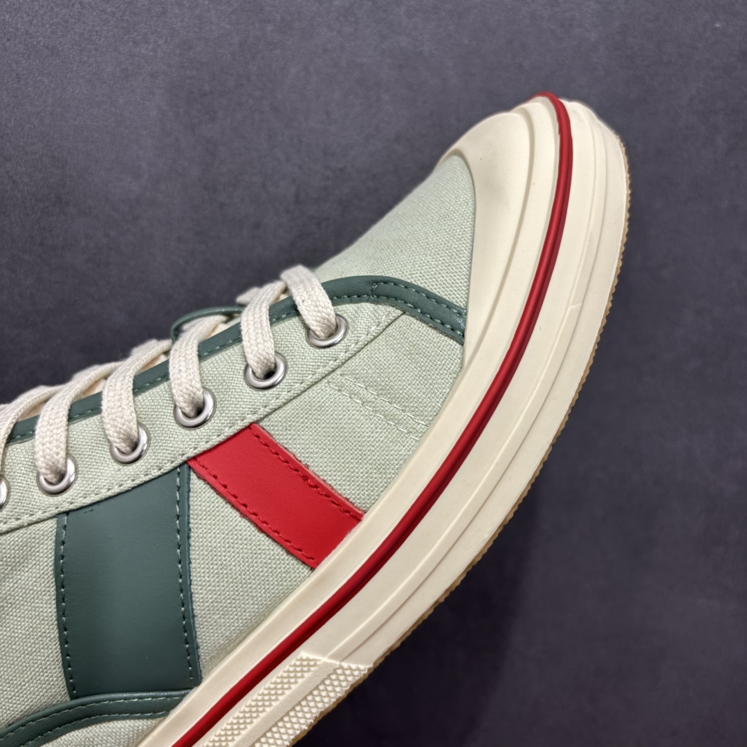 图片[5]-【广东纯原版本】小红书爆款 BOTTEGA VENETA BV25ss 新款复古Eliot运动鞋上市即封神! BV全新的 Eliot 以复古篮球鞋为设计灵感，童趣 的色彩焕发青春活力!男女同款，可以做情侣鞋穿着哦整个鞋子透气舒适，帆布鞋面自重轻盈，鞋帮拼接处以柔软奢华的羊皮镶嵌包裹每只鞋边的红线均为手工绘画，更具品味与态度喔! 尺码：35 36 37 38 39 40-选品中心