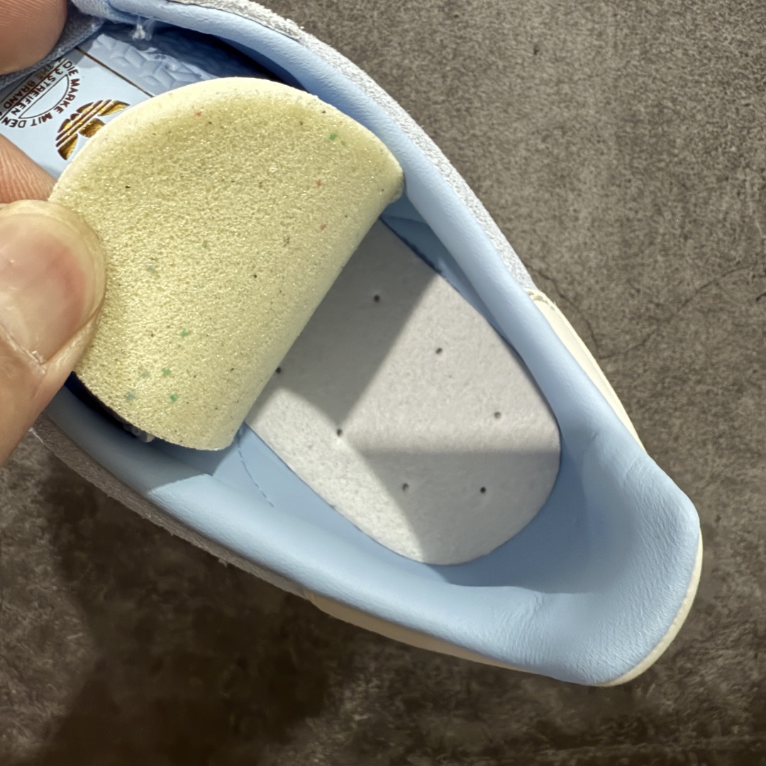 图片[9]-【渠道纯原版】AD Gazelle Indoor Trainers 羚羊内训系列低帮复古百搭休闲运动德训风板鞋 蓝白 JI2717 市场最高版本 完美还原zp细节，注意区别市场任何版本，完全不是一路货色‼️ 全鞋原材料打造，无任何色差，正确鞋型，后跟港宝材料定型，正确微透生胶大底，反口内里头层细腻小牛皮，纸板中底 鞋垫背胶，侧面正确烫金压印字母，所有细节完美还原‼️ 尺码：35 36 36.5 37 38 38.5 39 40 40.5 41 42 42.5 43 44 44.5 45-选品中心