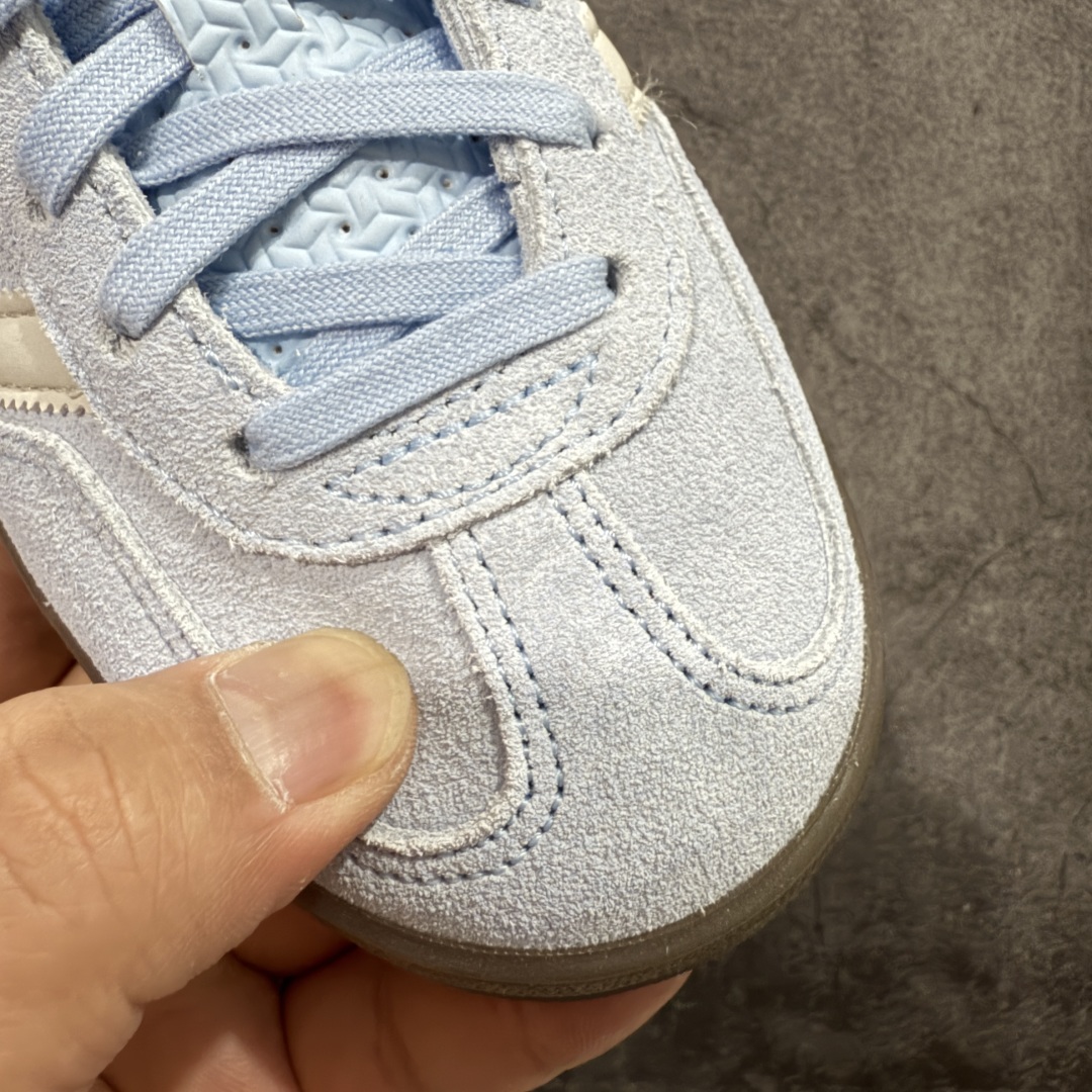 图片[5]-【渠道纯原版】AD Gazelle Indoor Trainers 羚羊内训系列低帮复古百搭休闲运动德训风板鞋 蓝白 JI2717 市场最高版本 完美还原zp细节，注意区别市场任何版本，完全不是一路货色‼️ 全鞋原材料打造，无任何色差，正确鞋型，后跟港宝材料定型，正确微透生胶大底，反口内里头层细腻小牛皮，纸板中底 鞋垫背胶，侧面正确烫金压印字母，所有细节完美还原‼️ 尺码：35 36 36.5 37 38 38.5 39 40 40.5 41 42 42.5 43 44 44.5 45-选品中心