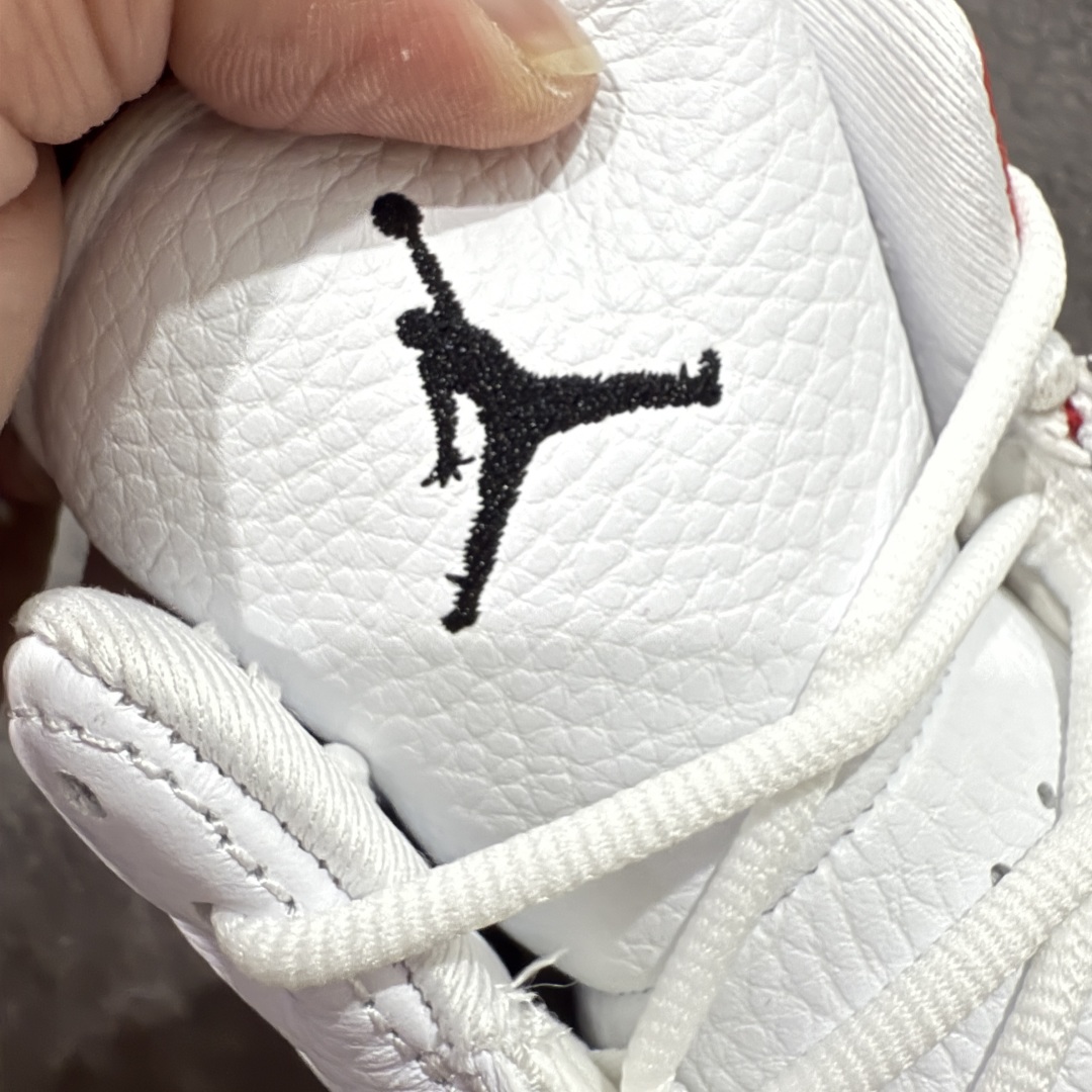 图片[6]-【TK至尊版】Air Jordan AJ13白红芝加哥 414571-122 全新订单配色 高端零售 外贸混卖专供品质 国内专业外贸AJ大厂出品 原厂楦头纸板 原厂皮料打造 3D变色原厂猫眼 真碳板 内置前后双气垫 外贸大厂纯原出品 原鞋开发 版型近乎零偏差 采购原厂皮料 LOGO五金部件高价开发私模 杜绝一眼假版本 #原鞋1：1开模大底共3层贴合工艺 三层中间加入海玻璃缓震鞋垫 大底采用进口一次MD而非市面二次MD低价原料成型 进口MD材料异味较少比原鞋还少 市面异味大刺鼻 尺码：40 40.5 41 42 42.5 43 44 44.5 45 46 47.5-选品中心