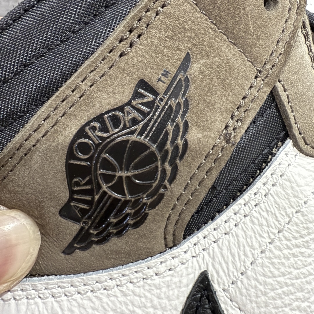 图片[3]-【PK4.0升级版】Air Jordan 1 x Travis Scott AJ1 x TS联名黑棕倒钩高帮CD4487-100 全新升级品质 细节完美对比原版无可挑剔 原厂皮料 实物无色差带绒感 细节多次校对 针车效果同步原鞋 刺绣拉到原厂定做 原楦原纸板开发 后跟弧度收口自然不对折 极致一眼正品既视感 进口玻璃冲刀皮料裁剪零毛边 鞋面高清洁度 QC检验标准 控制溢胶 鞋盒、防尘纸 配件鞋带 均采购来自原厂 尺码：36-47.5-选品中心
