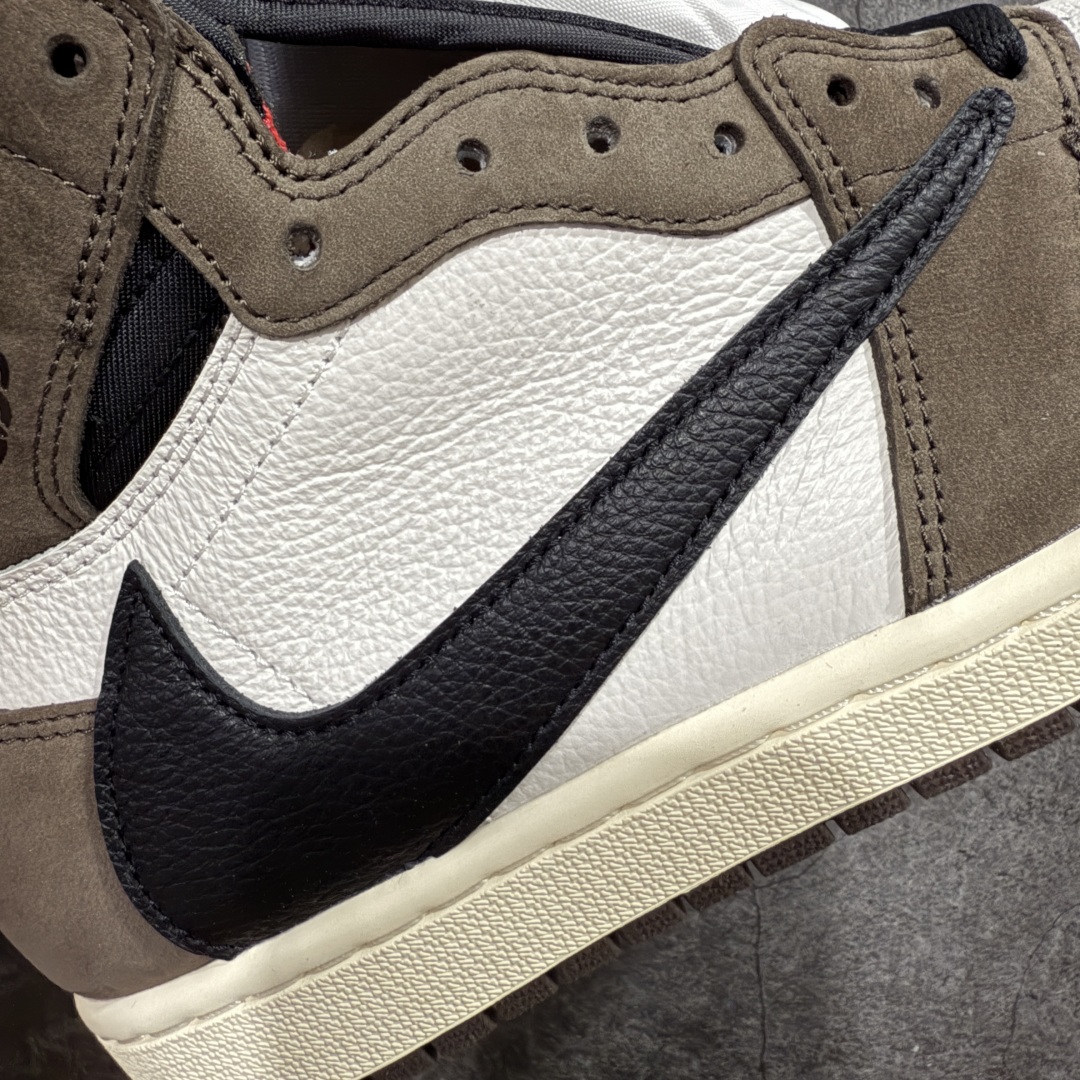 图片[4]-【PK4.0升级版】Air Jordan 1 x Travis Scott AJ1 x TS联名黑棕倒钩高帮CD4487-100 全新升级品质 细节完美对比原版无可挑剔 原厂皮料 实物无色差带绒感 细节多次校对 针车效果同步原鞋 刺绣拉到原厂定做 原楦原纸板开发 后跟弧度收口自然不对折 极致一眼正品既视感 进口玻璃冲刀皮料裁剪零毛边 鞋面高清洁度 QC检验标准 控制溢胶 鞋盒、防尘纸 配件鞋带 均采购来自原厂 尺码：36-47.5-选品中心