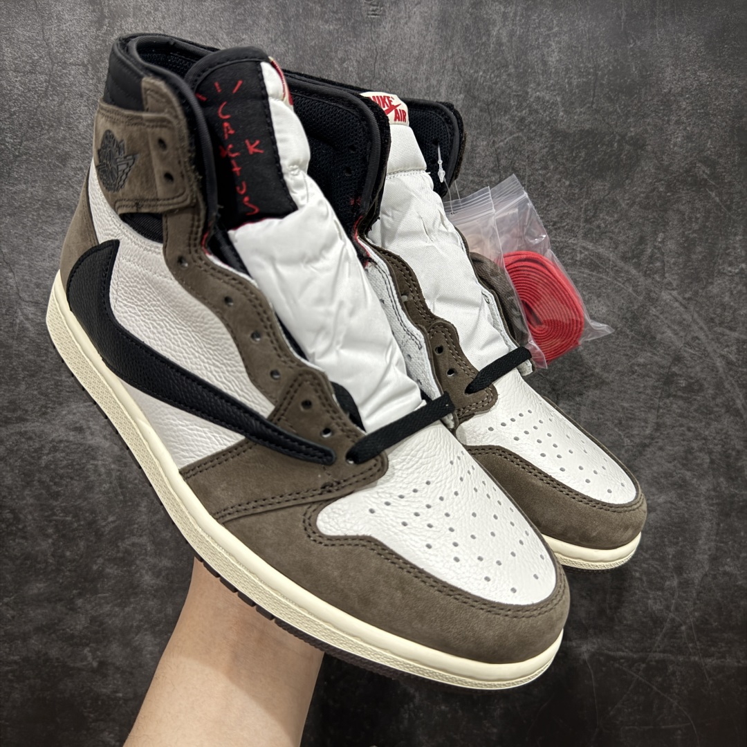 【PK4.0升级版】Air Jordan 1 x Travis Scott AJ1 x TS联名黑棕倒钩高帮CD4487-100 全新升级品质 细节完美对比原版无可挑剔 原厂皮料 实物无色差带绒感 细节多次校对 针车效果同步原鞋 刺绣拉到原厂定做 原楦原纸板开发 后跟弧度收口自然不对折 极致一眼正品既视感 进口玻璃冲刀皮料裁剪零毛边 鞋面高清洁度 QC检验标准 控制溢胶 鞋盒、防尘纸 配件鞋带 均采购来自原厂 尺码：36-47.5-选品中心