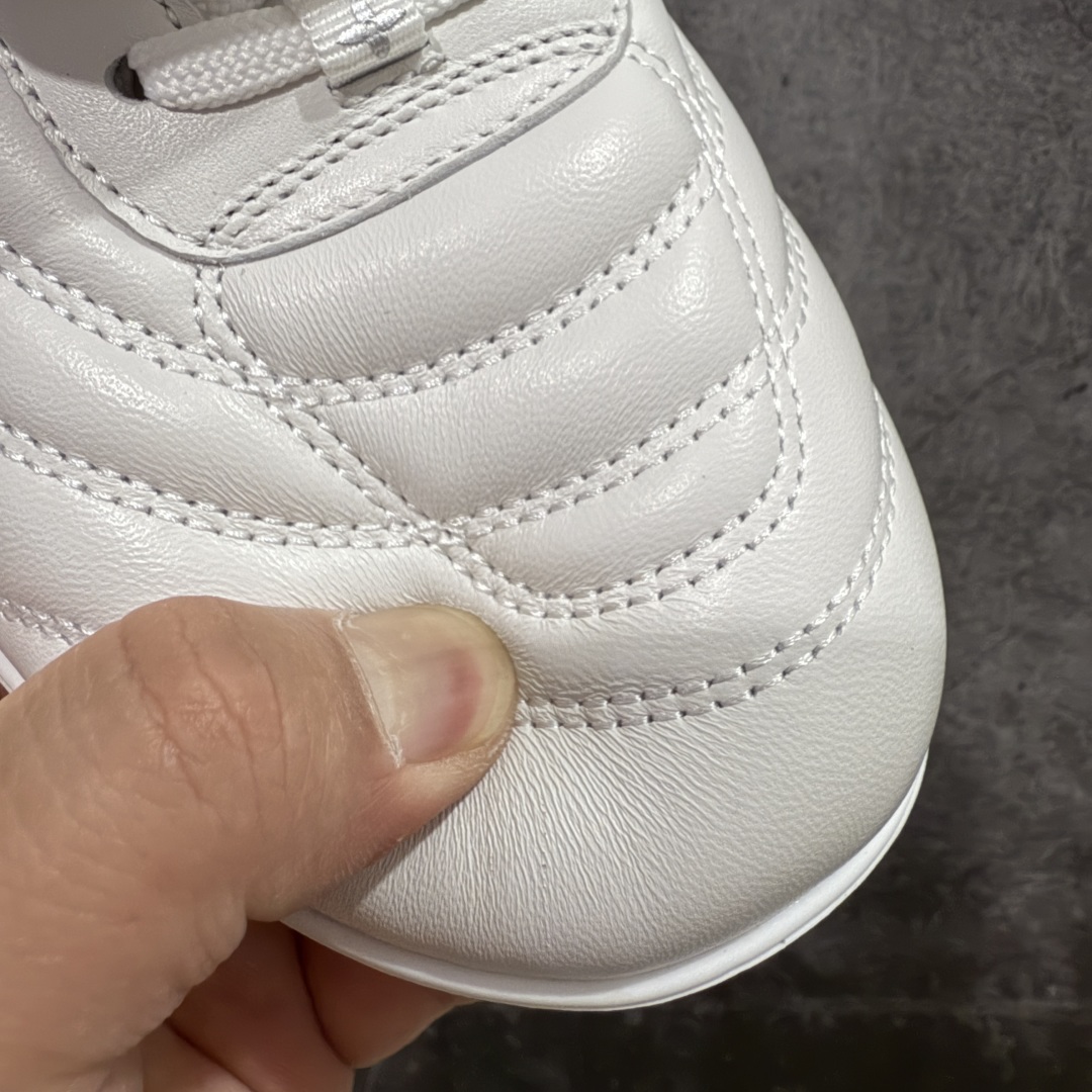 图片[5]-【专柜礼盒升级版】Louis Vuitton 2025 LV Footprint 情侣同款球鞋 市面最新版本 佛山高端品质 第一时间订入zp开发每个拼色的材质都是原版独家定制,与正品一致 做到对版对色大底开模高弹力环保发泡底 模具费都高达几十万 原版头层皮鞋面 压花都是按正品一比一打造开发 不偷半点料 不掺半点假 细节原版一致 可对比 全包套原版包装配件 最新包装大礼盒!! 目前市面一梯队级别 市场太杂请注意混卖版本 可区别材料 版型 质感 包装配件 一切肉眼可见的细节 法国巴黎百年奢侈品牌LV路易威登Louis Vuitton 尺码：38 39 40 41 42 43 44 45-选品中心