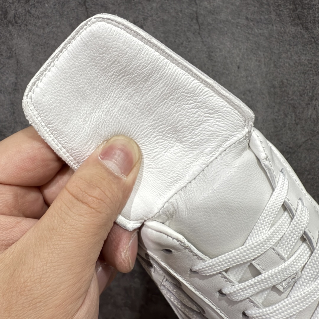 图片[7]-【专柜礼盒升级版】Louis Vuitton 2025 LV Footprint 情侣同款球鞋 市面最新版本 佛山高端品质 第一时间订入zp开发每个拼色的材质都是原版独家定制,与正品一致 做到对版对色大底开模高弹力环保发泡底 模具费都高达几十万 原版头层皮鞋面 压花都是按正品一比一打造开发 不偷半点料 不掺半点假 细节原版一致 可对比 全包套原版包装配件 最新包装大礼盒!! 目前市面一梯队级别 市场太杂请注意混卖版本 可区别材料 版型 质感 包装配件 一切肉眼可见的细节 法国巴黎百年奢侈品牌LV路易威登Louis Vuitton 尺码：38 39 40 41 42 43 44 45-选品中心