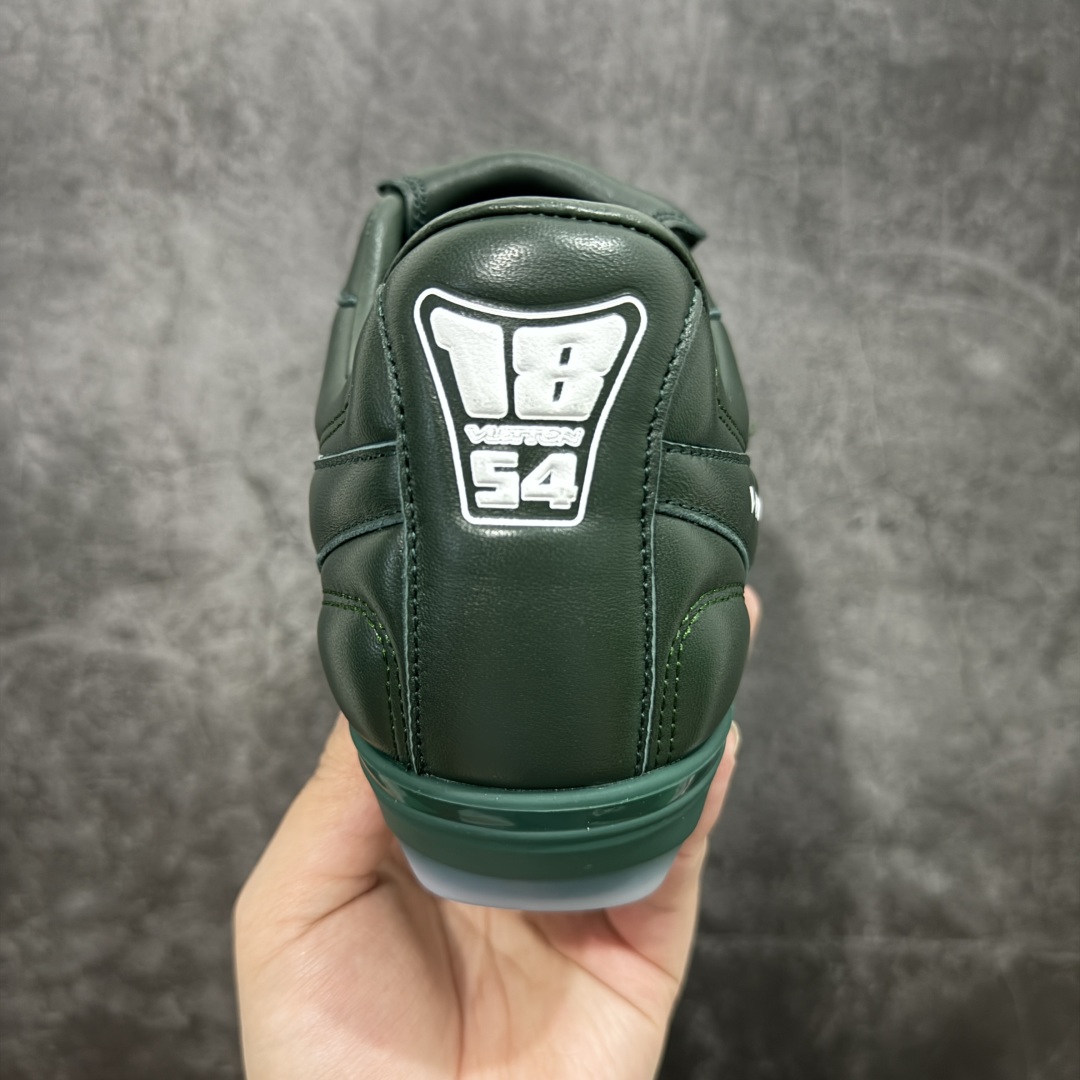 图片[4]-【专柜礼盒升级版】Louis Vuitton 2025 LV Footprint 情侣同款球鞋 市面最新版本 佛山高端品质 第一时间订入zp开发每个拼色的材质都是原版独家定制,与正品一致 做到对版对色大底开模高弹力环保发泡底 模具费都高达几十万 原版头层皮鞋面 压花都是按正品一比一打造开发 不偷半点料 不掺半点假 细节原版一致 可对比 全包套原版包装配件 最新包装大礼盒!! 目前市面一梯队级别 市场太杂请注意混卖版本 可区别材料 版型 质感 包装配件 一切肉眼可见的细节 法国巴黎百年奢侈品牌LV路易威登Louis Vuitton 尺码：38 39 40 41 42 43 44 45-选品中心