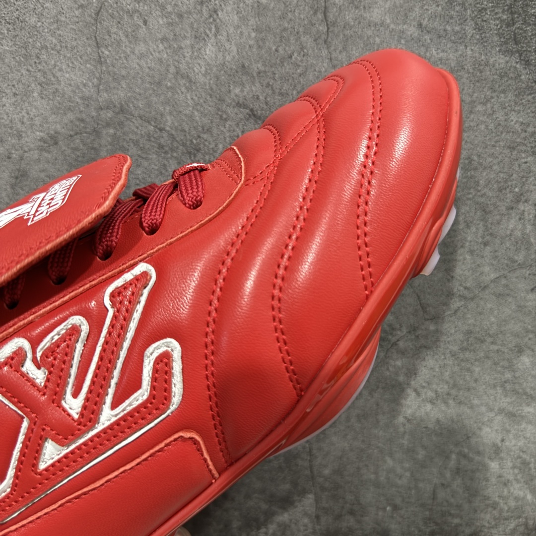 图片[6]-【专柜礼盒升级版】Louis Vuitton 2025 LV Footprint 情侣同款球鞋 市面最新版本 佛山高端品质 第一时间订入zp开发每个拼色的材质都是原版独家定制,与正品一致 做到对版对色大底开模高弹力环保发泡底 模具费都高达几十万 原版头层皮鞋面 压花都是按正品一比一打造开发 不偷半点料 不掺半点假 细节原版一致 可对比 全包套原版包装配件 最新包装大礼盒!! 目前市面一梯队级别 市场太杂请注意混卖版本 可区别材料 版型 质感 包装配件 一切肉眼可见的细节 法国巴黎百年奢侈品牌LV路易威登Louis Vuitton 尺码：38 39 40 41 42 43 44 45-选品中心