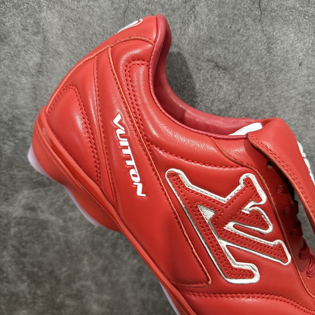 图片[7]-【专柜礼盒升级版】Louis Vuitton 2025 LV Footprint 情侣同款球鞋 市面最新版本 佛山高端品质 第一时间订入zp开发每个拼色的材质都是原版独家定制,与正品一致 做到对版对色大底开模高弹力环保发泡底 模具费都高达几十万 原版头层皮鞋面 压花都是按正品一比一打造开发 不偷半点料 不掺半点假 细节原版一致 可对比 全包套原版包装配件 最新包装大礼盒!! 目前市面一梯队级别 市场太杂请注意混卖版本 可区别材料 版型 质感 包装配件 一切肉眼可见的细节 法国巴黎百年奢侈品牌LV路易威登Louis Vuitton 尺码：38 39 40 41 42 43 44 45-选品中心