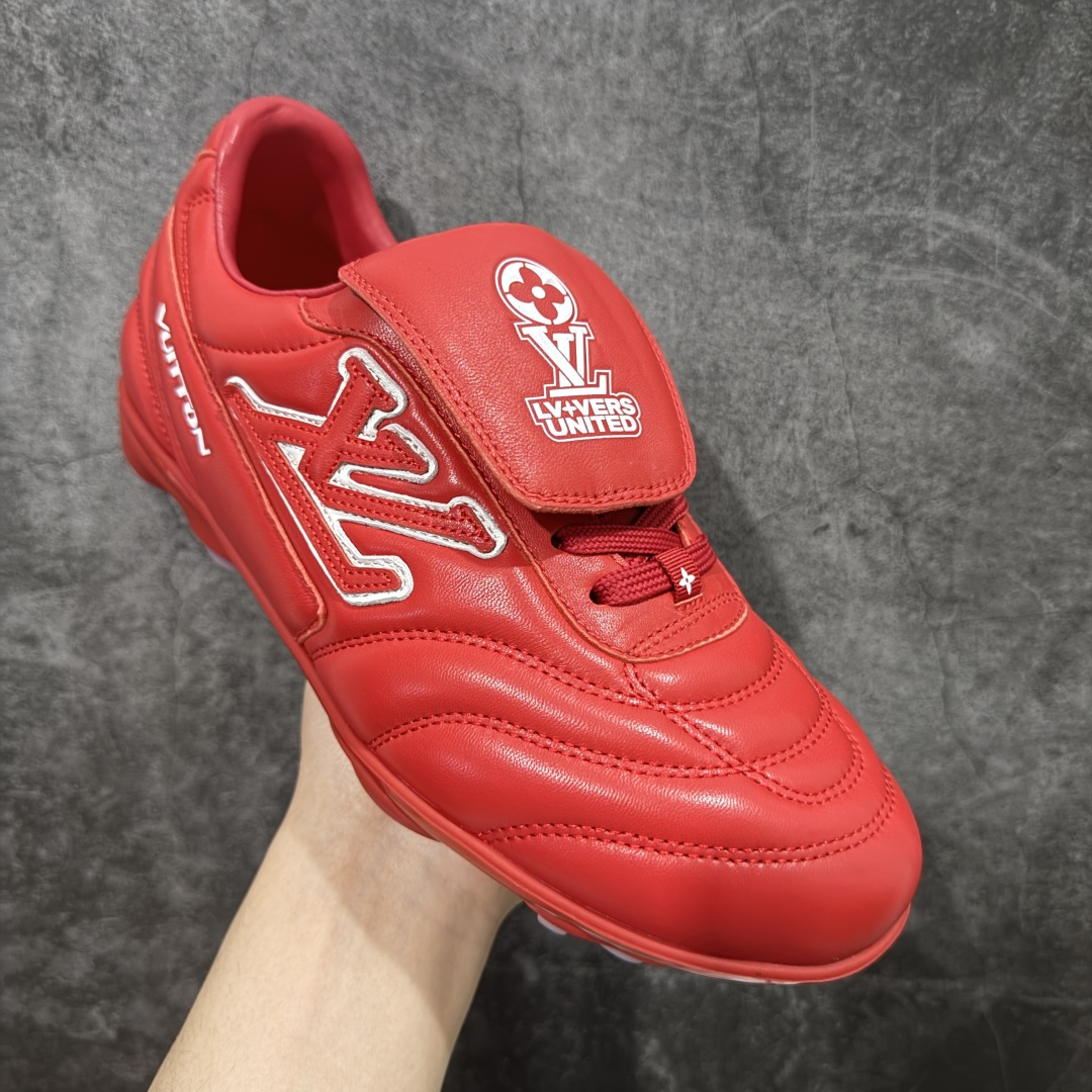 图片[3]-【专柜礼盒升级版】Louis Vuitton 2025 LV Footprint 情侣同款球鞋 市面最新版本 佛山高端品质 第一时间订入zp开发每个拼色的材质都是原版独家定制,与正品一致 做到对版对色大底开模高弹力环保发泡底 模具费都高达几十万 原版头层皮鞋面 压花都是按正品一比一打造开发 不偷半点料 不掺半点假 细节原版一致 可对比 全包套原版包装配件 最新包装大礼盒!! 目前市面一梯队级别 市场太杂请注意混卖版本 可区别材料 版型 质感 包装配件 一切肉眼可见的细节 法国巴黎百年奢侈品牌LV路易威登Louis Vuitton 尺码：38 39 40 41 42 43 44 45-选品中心