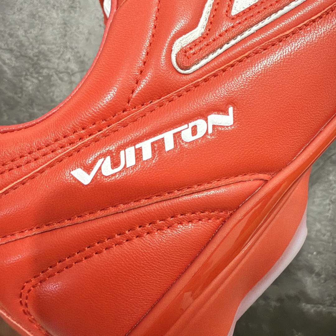 图片[3]-【专柜礼盒升级版】Louis Vuitton 2025 LV Footprint 情侣同款球鞋 市面最新版本 佛山高端品质 第一时间订入zp开发每个拼色的材质都是原版独家定制,与正品一致 做到对版对色大底开模高弹力环保发泡底 模具费都高达几十万 原版头层皮鞋面 压花都是按正品一比一打造开发 不偷半点料 不掺半点假 细节原版一致 可对比 全包套原版包装配件 最新包装大礼盒!! 目前市面一梯队级别 市场太杂请注意混卖版本 可区别材料 版型 质感 包装配件 一切肉眼可见的细节 法国巴黎百年奢侈品牌LV路易威登Louis Vuitton 尺码：38 39 40 41 42 43 44 45-选品中心