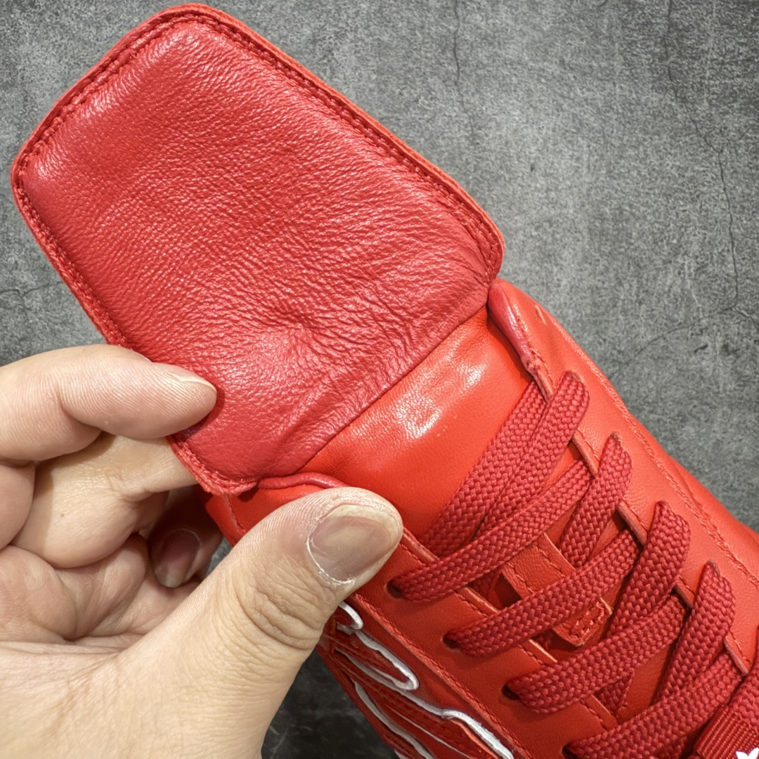 图片[6]-【专柜礼盒升级版】Louis Vuitton 2025 LV Footprint 情侣同款球鞋 市面最新版本 佛山高端品质 第一时间订入zp开发每个拼色的材质都是原版独家定制,与正品一致 做到对版对色大底开模高弹力环保发泡底 模具费都高达几十万 原版头层皮鞋面 压花都是按正品一比一打造开发 不偷半点料 不掺半点假 细节原版一致 可对比 全包套原版包装配件 最新包装大礼盒!! 目前市面一梯队级别 市场太杂请注意混卖版本 可区别材料 版型 质感 包装配件 一切肉眼可见的细节 法国巴黎百年奢侈品牌LV路易威登Louis Vuitton 尺码：38 39 40 41 42 43 44 45-选品中心