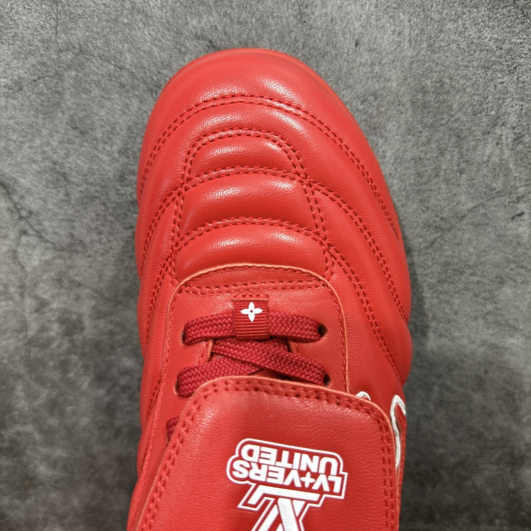 图片[5]-【专柜礼盒升级版】Louis Vuitton 2025 LV Footprint 情侣同款球鞋 市面最新版本 佛山高端品质 第一时间订入zp开发每个拼色的材质都是原版独家定制,与正品一致 做到对版对色大底开模高弹力环保发泡底 模具费都高达几十万 原版头层皮鞋面 压花都是按正品一比一打造开发 不偷半点料 不掺半点假 细节原版一致 可对比 全包套原版包装配件 最新包装大礼盒!! 目前市面一梯队级别 市场太杂请注意混卖版本 可区别材料 版型 质感 包装配件 一切肉眼可见的细节 法国巴黎百年奢侈品牌LV路易威登Louis Vuitton 尺码：38 39 40 41 42 43 44 45-选品中心