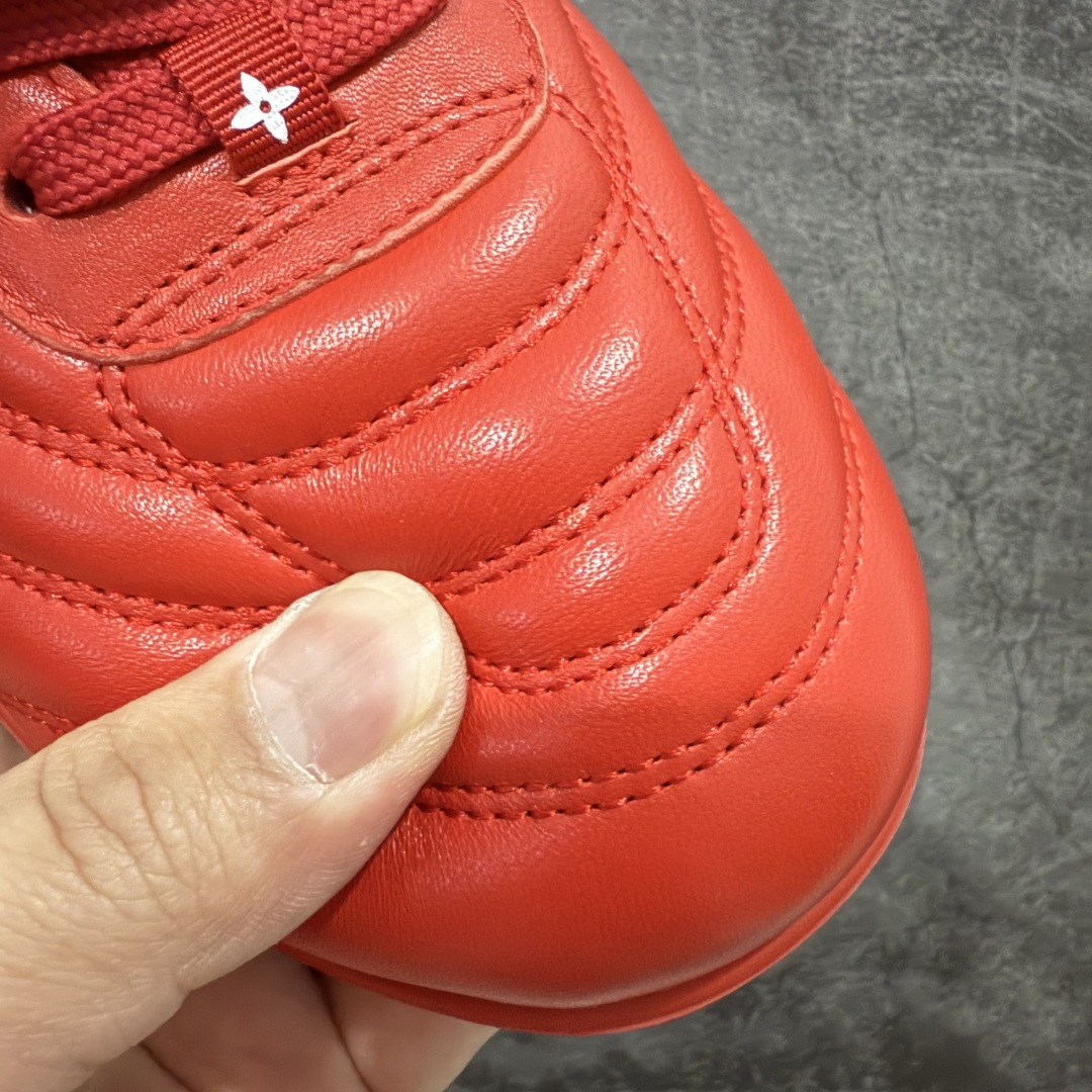 图片[5]-【专柜礼盒升级版】Louis Vuitton 2025 LV Footprint 情侣同款球鞋 市面最新版本 佛山高端品质 第一时间订入zp开发每个拼色的材质都是原版独家定制,与正品一致 做到对版对色大底开模高弹力环保发泡底 模具费都高达几十万 原版头层皮鞋面 压花都是按正品一比一打造开发 不偷半点料 不掺半点假 细节原版一致 可对比 全包套原版包装配件 最新包装大礼盒!! 目前市面一梯队级别 市场太杂请注意混卖版本 可区别材料 版型 质感 包装配件 一切肉眼可见的细节 法国巴黎百年奢侈品牌LV路易威登Louis Vuitton 尺码：38 39 40 41 42 43 44 45-选品中心