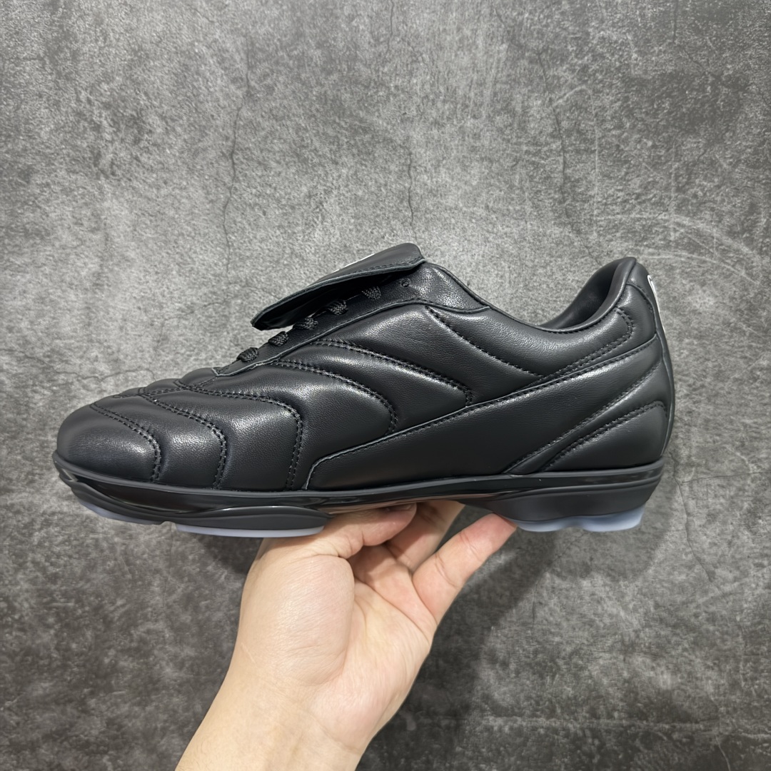 图片[2]-【专柜礼盒升级版】Louis Vuitton 2025 LV Footprint 情侣同款球鞋 市面最新版本 佛山高端品质 第一时间订入zp开发每个拼色的材质都是原版独家定制,与正品一致 做到对版对色大底开模高弹力环保发泡底 模具费都高达几十万 原版头层皮鞋面 压花都是按正品一比一打造开发 不偷半点料 不掺半点假 细节原版一致 可对比 全包套原版包装配件 最新包装大礼盒!! 目前市面一梯队级别 市场太杂请注意混卖版本 可区别材料 版型 质感 包装配件 一切肉眼可见的细节 法国巴黎百年奢侈品牌LV路易威登Louis Vuitton 尺码：38 39 40 41 42 43 44 45-选品中心