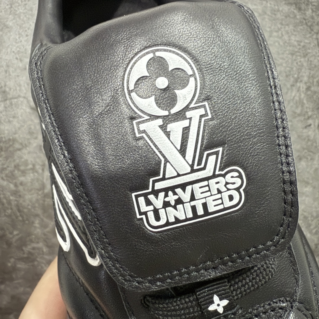 图片[6]-【专柜礼盒升级版】Louis Vuitton 2025 LV Footprint 情侣同款球鞋 市面最新版本 佛山高端品质 第一时间订入zp开发每个拼色的材质都是原版独家定制,与正品一致 做到对版对色大底开模高弹力环保发泡底 模具费都高达几十万 原版头层皮鞋面 压花都是按正品一比一打造开发 不偷半点料 不掺半点假 细节原版一致 可对比 全包套原版包装配件 最新包装大礼盒!! 目前市面一梯队级别 市场太杂请注意混卖版本 可区别材料 版型 质感 包装配件 一切肉眼可见的细节 法国巴黎百年奢侈品牌LV路易威登Louis Vuitton 尺码：38 39 40 41 42 43 44 45-选品中心