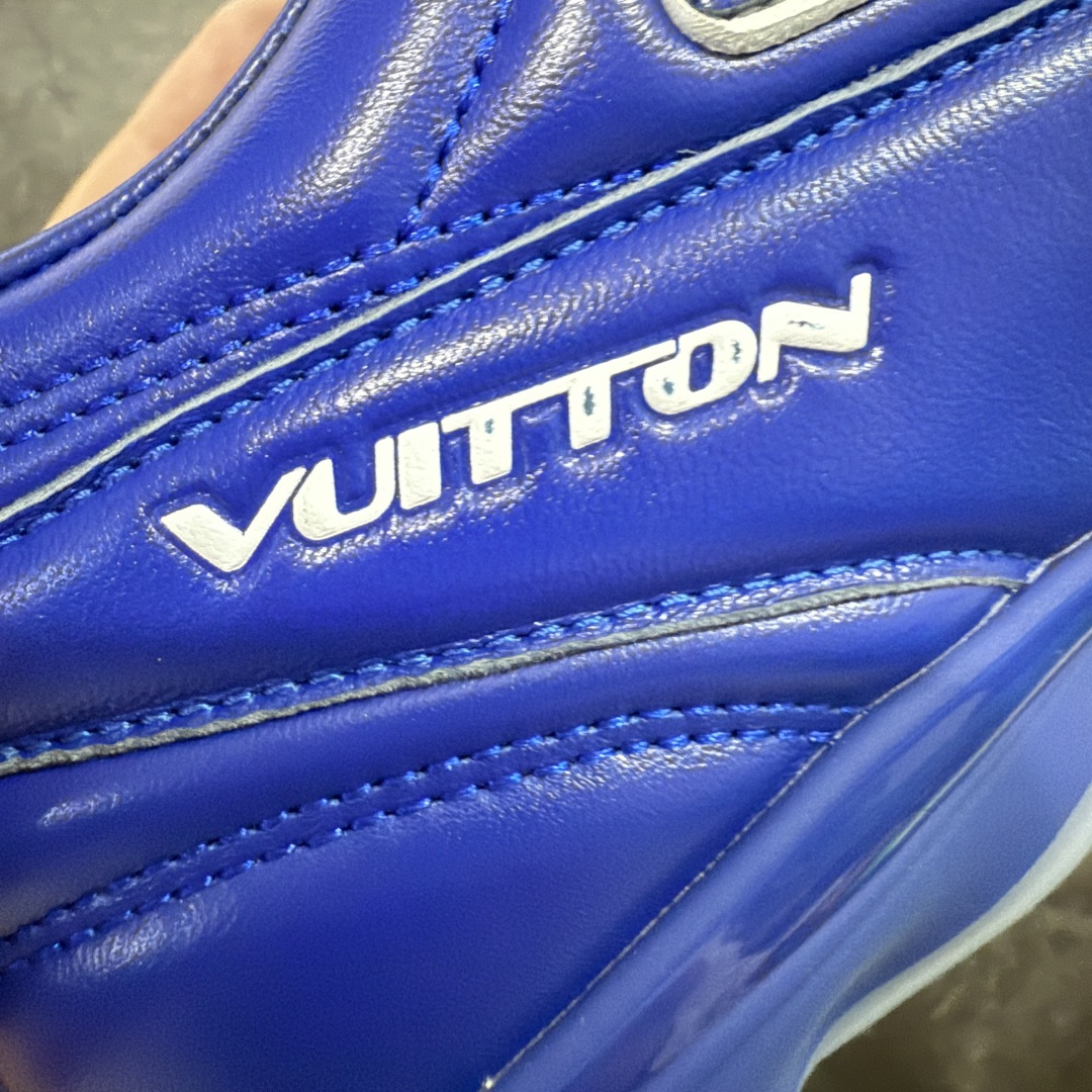 图片[3]-【专柜礼盒升级版】Louis Vuitton 2025 LV Footprint 情侣同款球鞋 市面最新版本 佛山高端品质 第一时间订入zp开发每个拼色的材质都是原版独家定制,与正品一致 做到对版对色大底开模高弹力环保发泡底 模具费都高达几十万 原版头层皮鞋面 压花都是按正品一比一打造开发 不偷半点料 不掺半点假 细节原版一致 可对比 全包套原版包装配件 最新包装大礼盒!! 目前市面一梯队级别 市场太杂请注意混卖版本 可区别材料 版型 质感 包装配件 一切肉眼可见的细节 法国巴黎百年奢侈品牌LV路易威登Louis Vuitton 尺码：38 39 40 41 42 43 44 45-选品中心
