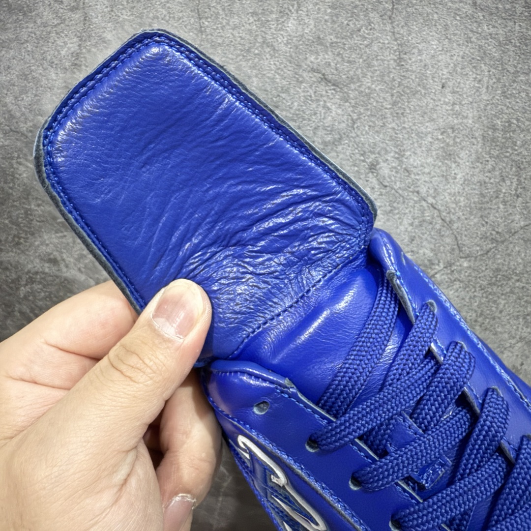 图片[7]-【专柜礼盒升级版】Louis Vuitton 2025 LV Footprint 情侣同款球鞋 市面最新版本 佛山高端品质 第一时间订入zp开发每个拼色的材质都是原版独家定制,与正品一致 做到对版对色大底开模高弹力环保发泡底 模具费都高达几十万 原版头层皮鞋面 压花都是按正品一比一打造开发 不偷半点料 不掺半点假 细节原版一致 可对比 全包套原版包装配件 最新包装大礼盒!! 目前市面一梯队级别 市场太杂请注意混卖版本 可区别材料 版型 质感 包装配件 一切肉眼可见的细节 法国巴黎百年奢侈品牌LV路易威登Louis Vuitton 尺码：38 39 40 41 42 43 44 45-选品中心