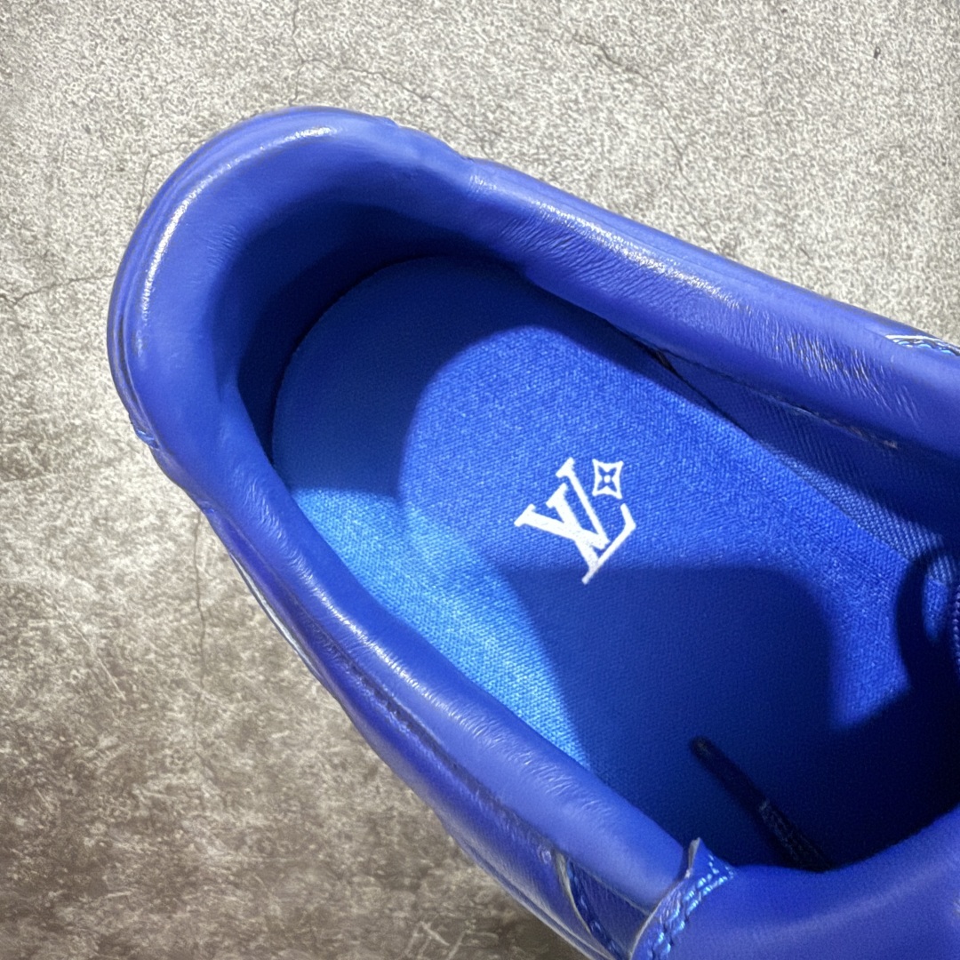 图片[9]-【专柜礼盒升级版】Louis Vuitton 2025 LV Footprint 情侣同款球鞋 市面最新版本 佛山高端品质 第一时间订入zp开发每个拼色的材质都是原版独家定制,与正品一致 做到对版对色大底开模高弹力环保发泡底 模具费都高达几十万 原版头层皮鞋面 压花都是按正品一比一打造开发 不偷半点料 不掺半点假 细节原版一致 可对比 全包套原版包装配件 最新包装大礼盒!! 目前市面一梯队级别 市场太杂请注意混卖版本 可区别材料 版型 质感 包装配件 一切肉眼可见的细节 法国巴黎百年奢侈品牌LV路易威登Louis Vuitton 尺码：38 39 40 41 42 43 44 45-选品中心