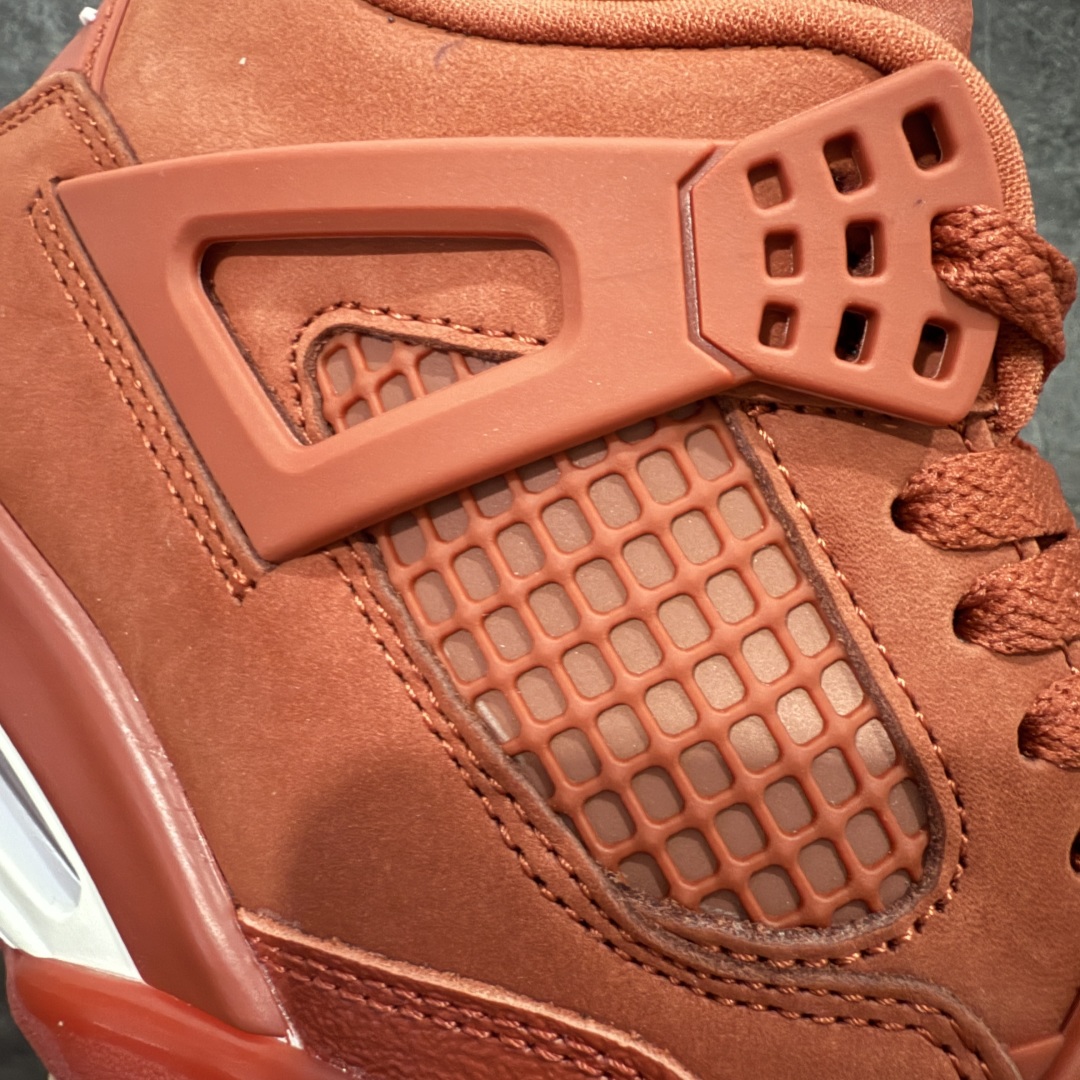 图片[5]-【首发纯原版】Nigel Sylvester x Air Jordan AJ4 “Brick by Brick” 联名红砖 货号：HF4340-800 以纽约市标志性的红砖为主题，这也是 Nigel 致敬家乡的方式，象征了他 BMX 事业的起点。整体鞋款有着醒目的橙红色调，多种皮革材质的应用又带来丰富的视觉层次，细腻的质感拼合，凸显了这双鞋不同于常规的身份。除了鞋头带有一个小小的 Swoosh 外，这双鞋还将后跟巧妙的改成了 BIKE AIR，为 Air Jordan 4 经典鞋型加入了新的元素，让熟悉这个鞋型的玩家有更为新鲜的视觉体验。同时，从官图可以看出，AJ4 标志性的透气网格下，暗藏 3M 反光设定，弱光环境中也能释放出高亮警示，对于骑行来说也是必备的安全举措。鞋盒封绘也采用红装图案诠释，进一步回应主题。尺码：40 40.5 41 42 42.5 43 44 44.5 45 46 47.5-选品中心