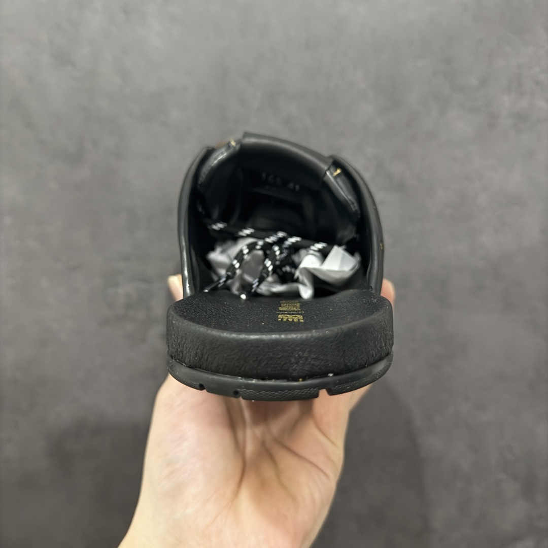 图片[4]-【公司级】MiuMiu x New Balance 530系列 意大利奢侈品牌/缪缪联名款 低帮经典复古休闲半拖  #鞋款采用解构和轻盈的设计，彷旧的布料包覆着 New Balance 530的轮廓，刻意磨损、不均匀的皮革色调，让波鞋多了不同的个性 这款联名鞋款配有双鞋带设计，包括白色、橙色、棕色和黄色鞋带，营造出随性系起的感觉，为整体感又多了几分 Boyish 以及率性感  尺码：36 37 37.5 38 38.5 39.5 40 40.5 41.5 42 42.5 43.5 44 44.5 45-选品中心