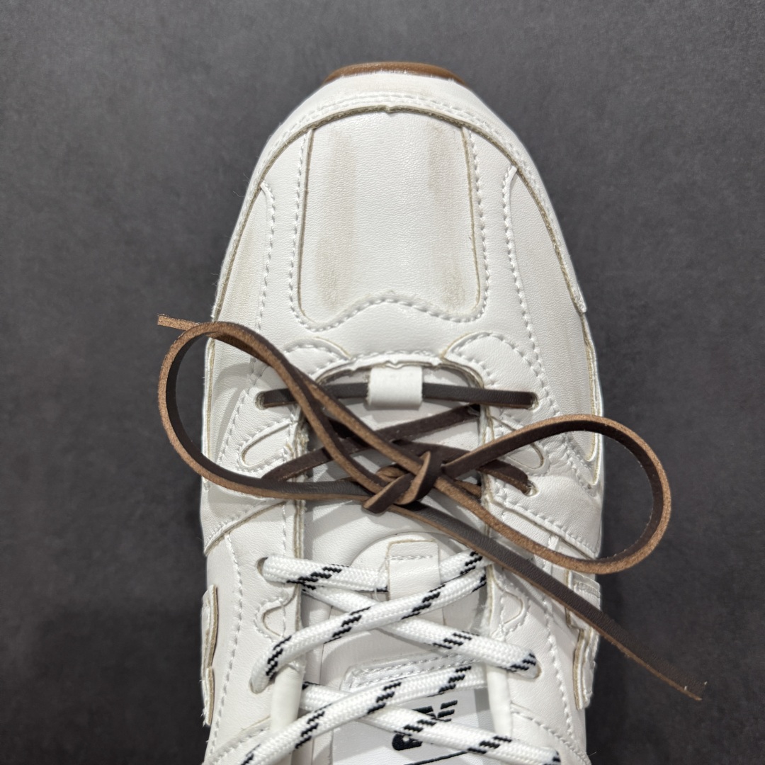 图片[8]-【公司级】MiuMiu x New Balance 530系列 意大利奢侈品牌/缪缪联名款 低帮经典复古休闲半拖  #鞋款采用解构和轻盈的设计，彷旧的布料包覆着 New Balance 530的轮廓，刻意磨损、不均匀的皮革色调，让波鞋多了不同的个性 这款联名鞋款配有双鞋带设计，包括白色、橙色、棕色和黄色鞋带，营造出随性系起的感觉，为整体感又多了几分 Boyish 以及率性感  尺码：36 37 37.5 38 38.5 39.5 40 40.5 41.5 42 42.5 43.5 44 44.5 45-选品中心