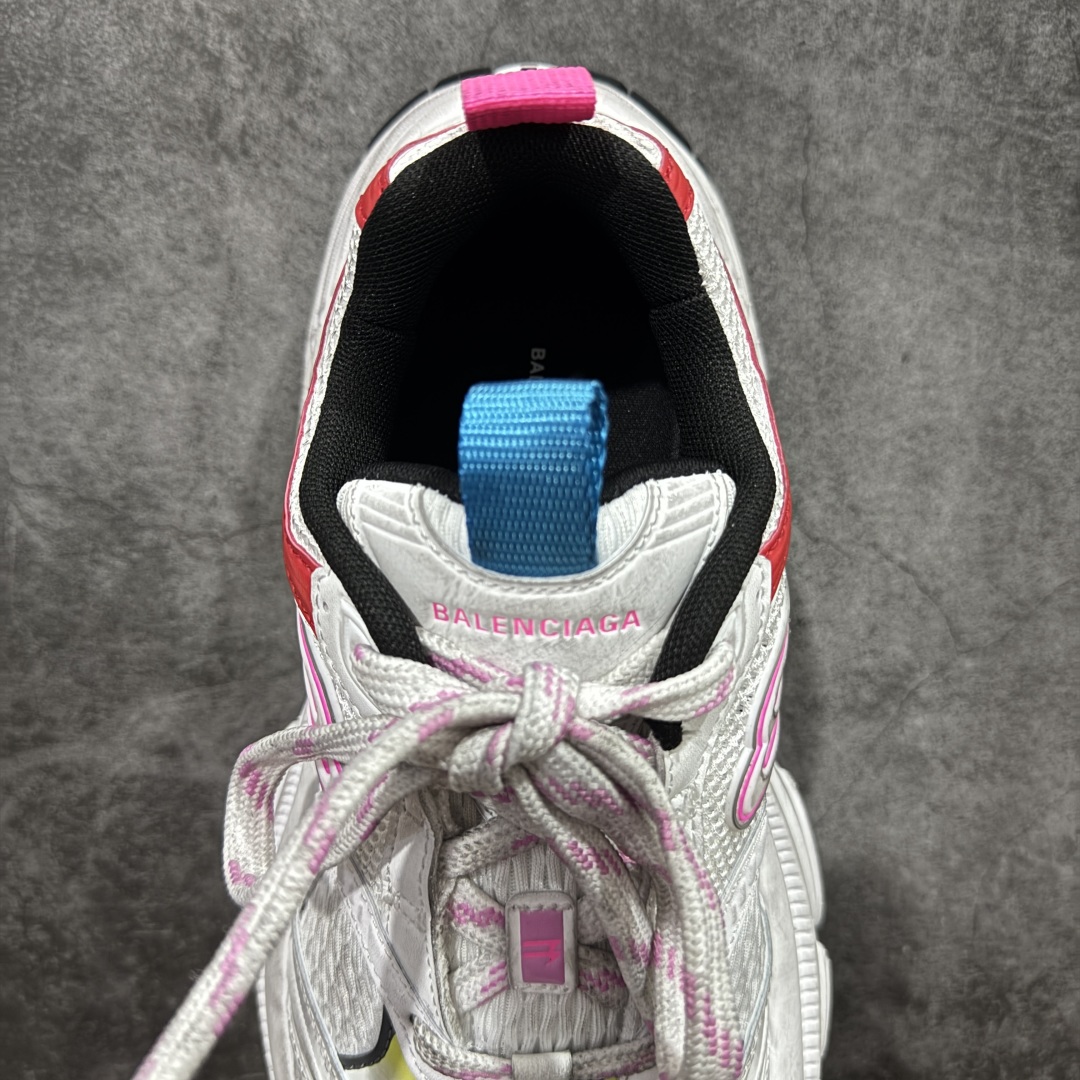 图片[8]-【XA纯原】BALENCIAGA 6XL Sneakers 巴黎世家15代 网布系带低帮走秀复古老爹鞋 全套原纸板楦头开发 最原汁原味的灵魂版型 全鞋荧光划线卡点 胶水把控整洁度追求极致完美 每一双都是工艺品 多重QC质检 超越公司货的品控标准 实实在在的免检产品 原盒原配 正确字体电绣 粗细、位置、大小正确 侧边TPU 透气孔匹配意产原版 正确分离大底 TPU软底 原版一致大底LOGO 立体感十足 原厂皮料水洗做旧 采购原厂网纱 不含皮革 网布材料和聚氨酯 磨损效果 展现品牌对于新潮事物的热情 这款鞋子拥有巨大尺寸和醒目设计 符合当下”老爹鞋”的趋势 鞋子采用银灰配色 营造出低调而不失华丽的效果 10XL的尺码使它成为市场中最显眼的存在 适合追求个性化的人群 Balenciaga始终站在时尚前沿 此次发布的产品再次体现了他们的创新能力 尺码：35-46-选品中心