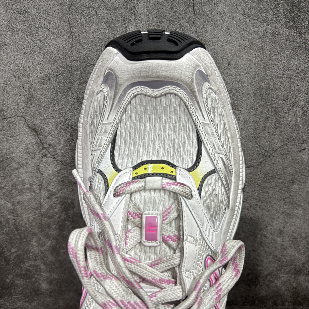 图片[5]-【XA纯原】BALENCIAGA 6XL Sneakers 巴黎世家15代 网布系带低帮走秀复古老爹鞋 全套原纸板楦头开发 最原汁原味的灵魂版型 全鞋荧光划线卡点 胶水把控整洁度追求极致完美 每一双都是工艺品 多重QC质检 超越公司货的品控标准 实实在在的免检产品 原盒原配 正确字体电绣 粗细、位置、大小正确 侧边TPU 透气孔匹配意产原版 正确分离大底 TPU软底 原版一致大底LOGO 立体感十足 原厂皮料水洗做旧 采购原厂网纱 不含皮革 网布材料和聚氨酯 磨损效果 展现品牌对于新潮事物的热情 这款鞋子拥有巨大尺寸和醒目设计 符合当下”老爹鞋”的趋势 鞋子采用银灰配色 营造出低调而不失华丽的效果 10XL的尺码使它成为市场中最显眼的存在 适合追求个性化的人群 Balenciaga始终站在时尚前沿 此次发布的产品再次体现了他们的创新能力 尺码：35-46-选品中心