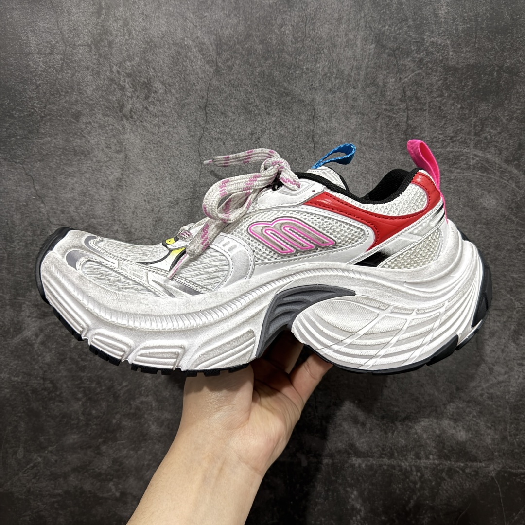 图片[2]-【XA纯原】BALENCIAGA 6XL Sneakers 巴黎世家15代 网布系带低帮走秀复古老爹鞋 全套原纸板楦头开发 最原汁原味的灵魂版型 全鞋荧光划线卡点 胶水把控整洁度追求极致完美 每一双都是工艺品 多重QC质检 超越公司货的品控标准 实实在在的免检产品 原盒原配 正确字体电绣 粗细、位置、大小正确 侧边TPU 透气孔匹配意产原版 正确分离大底 TPU软底 原版一致大底LOGO 立体感十足 原厂皮料水洗做旧 采购原厂网纱 不含皮革 网布材料和聚氨酯 磨损效果 展现品牌对于新潮事物的热情 这款鞋子拥有巨大尺寸和醒目设计 符合当下”老爹鞋”的趋势 鞋子采用银灰配色 营造出低调而不失华丽的效果 10XL的尺码使它成为市场中最显眼的存在 适合追求个性化的人群 Balenciaga始终站在时尚前沿 此次发布的产品再次体现了他们的创新能力 尺码：35-46-选品中心
