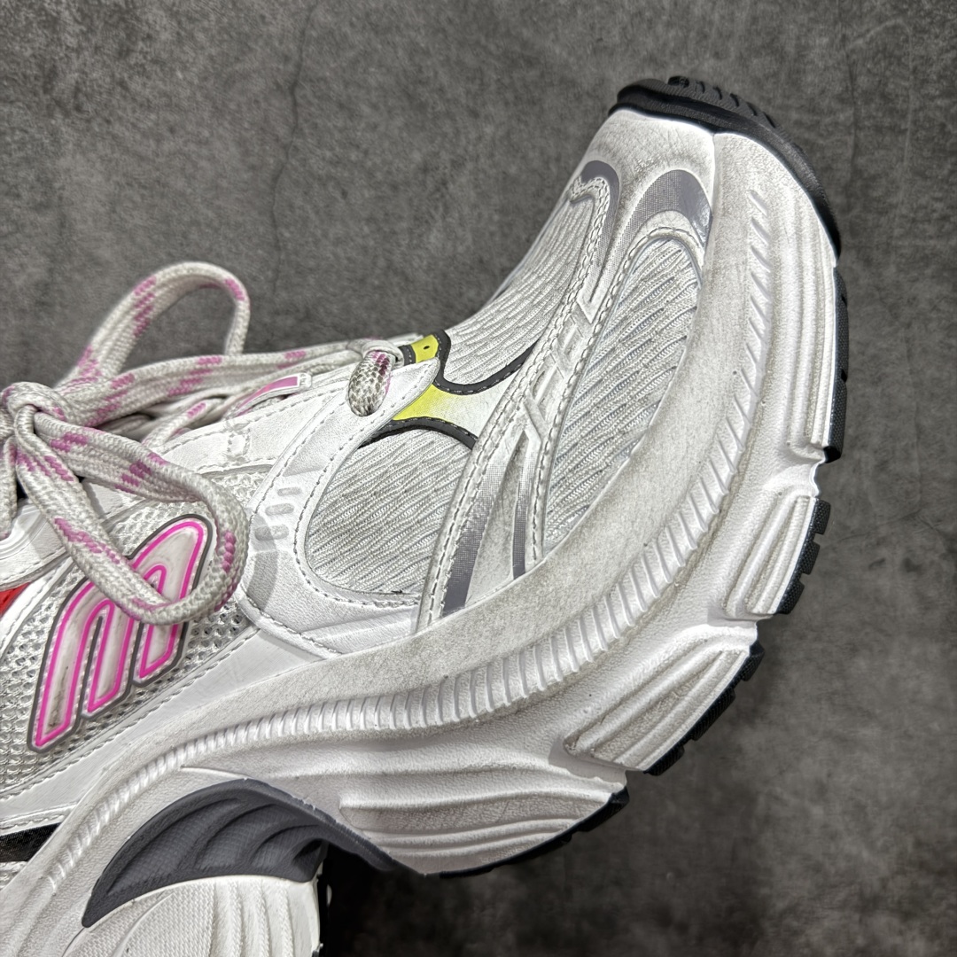 图片[6]-【XA纯原】BALENCIAGA 6XL Sneakers 巴黎世家15代 网布系带低帮走秀复古老爹鞋 全套原纸板楦头开发 最原汁原味的灵魂版型 全鞋荧光划线卡点 胶水把控整洁度追求极致完美 每一双都是工艺品 多重QC质检 超越公司货的品控标准 实实在在的免检产品 原盒原配 正确字体电绣 粗细、位置、大小正确 侧边TPU 透气孔匹配意产原版 正确分离大底 TPU软底 原版一致大底LOGO 立体感十足 原厂皮料水洗做旧 采购原厂网纱 不含皮革 网布材料和聚氨酯 磨损效果 展现品牌对于新潮事物的热情 这款鞋子拥有巨大尺寸和醒目设计 符合当下”老爹鞋”的趋势 鞋子采用银灰配色 营造出低调而不失华丽的效果 10XL的尺码使它成为市场中最显眼的存在 适合追求个性化的人群 Balenciaga始终站在时尚前沿 此次发布的产品再次体现了他们的创新能力 尺码：35-46-选品中心