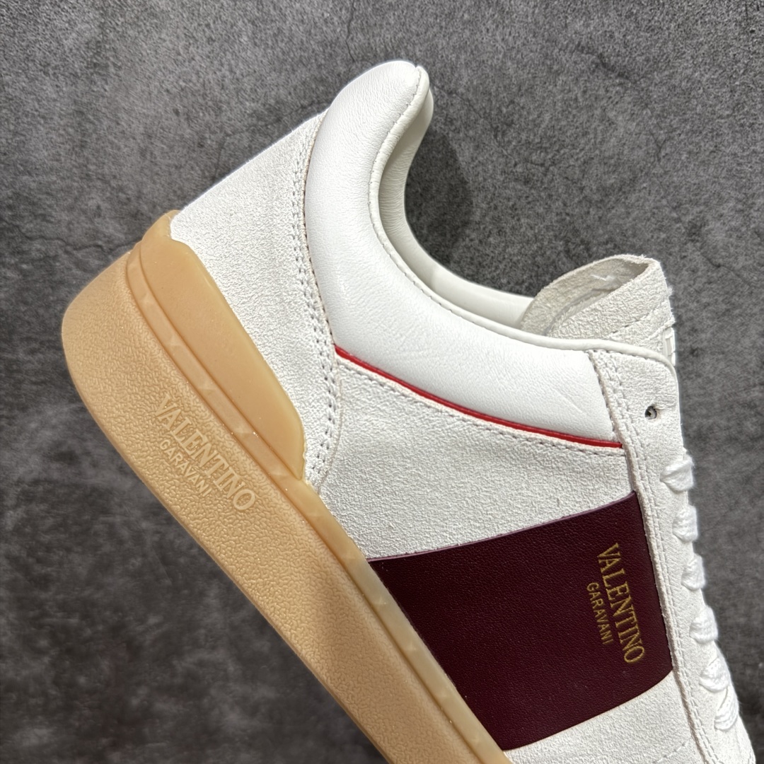 图片[7]-【广东纯原版本】Valentino 华伦天奴 新款休闲鞋2023最新款 走秀情侣爆款 休闲鞋 ，Elsa Hosk张艺兴 关晓彤等众多明星同款 🔥 pink pp系列芭比粉被eanor Hosk 穿出了不一样的随性和时髦 阿那亚大秀可谓是刷爆了时尚圈！鞋面全油边 面料：定制牛皮+冲孔工艺，独家开模TPU大底 全套包装 码数35 36 37 38 39 40 41 42 43 44 45-选品中心