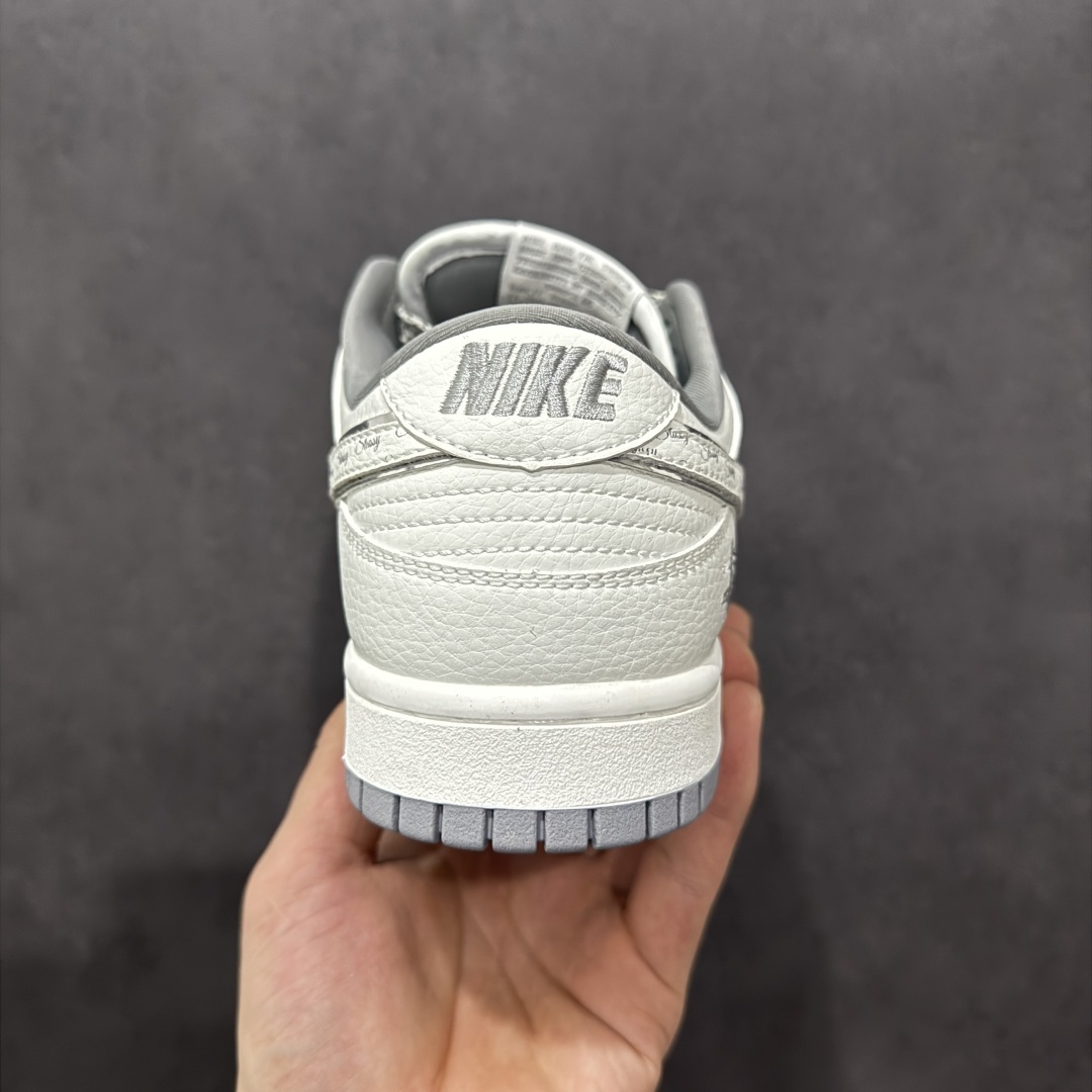 【定制版】Nike SB Dunk Low 斯图西系列 字幕白勾 周年高端定制 低帮休闲板鞋 CS1688-103