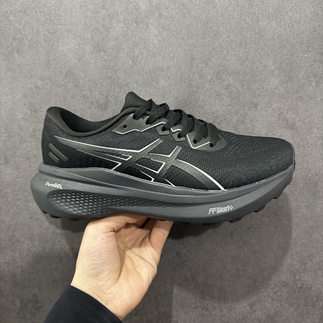 【公司级】Asics Gel-Jadeite 3 纯原版本 亚瑟士运动休闲透气专业跑鞋 ASICS GEL技术 可提供柔软的缓冲体验 它使用Nyla-sheen合成纤维面料和DURASKIN增强材料精心制作而成 此外 还采用了防扭矩稳定系统 以及三密度中底和带有橡胶后跟胶的吹塑橡胶外底 为这种中高里程儿童创造了画龙点睛的一笔 尺码:36-45-选品中心