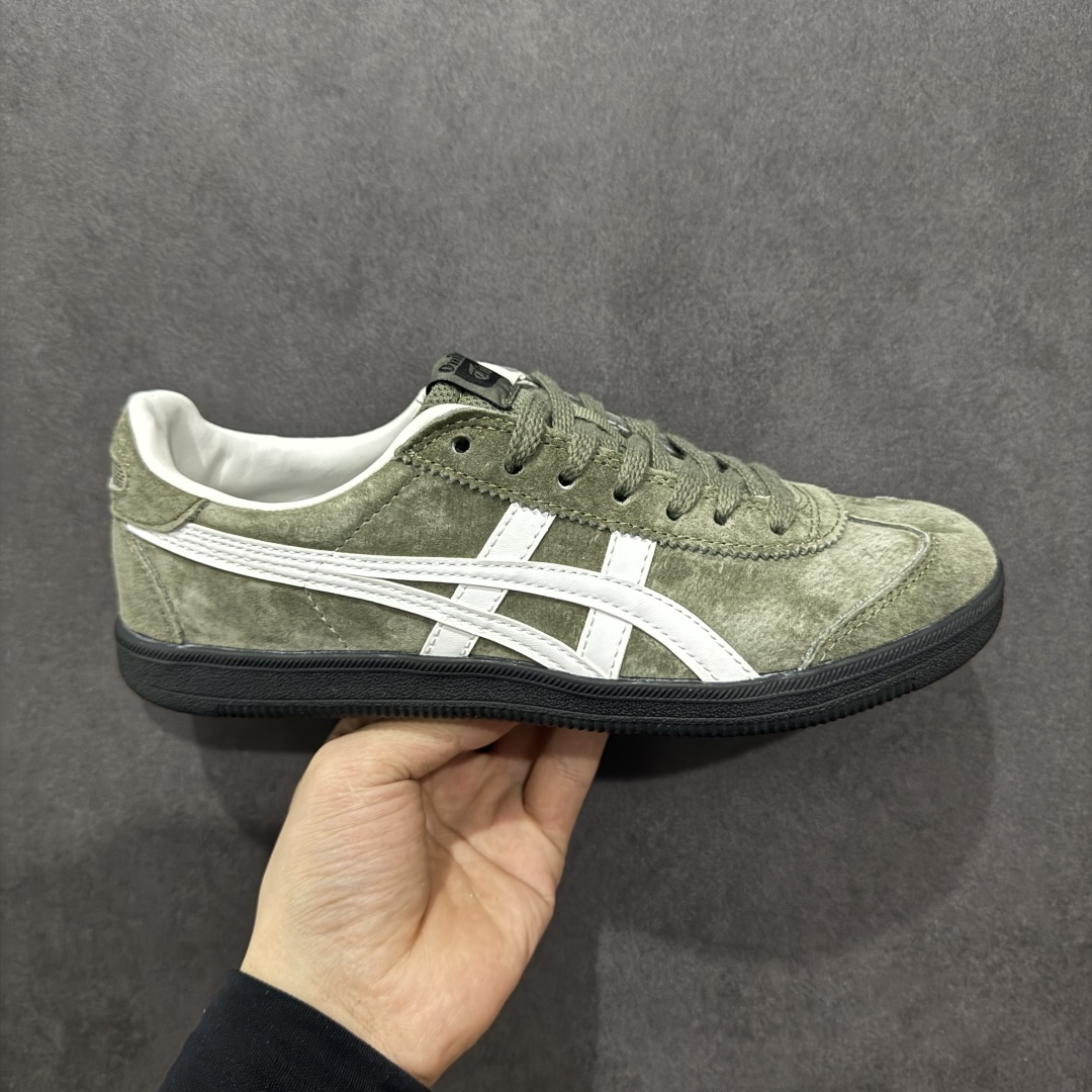 【公司级】亚瑟士/鬼冢虎 Onitsuka Tiger Tokuten复古跑鞋街拍潮鞋低帮板鞋经典款德训中性复古运动鞋 轻盈舒适,时尚与复古与一体!轻盈的款式,适合夏天~简单的设定配合修长的线条,全鞋身均以麖皮打造,散发着日本新一代的潮流品味,无论配衬任何造型都能胜任。 Tokuten 精神来自80年代的室内用鞋,T-TOE前足补强设计,环状中底底部结构,橡胶大底元素,防滑耐磨的同时保持着鞋子的轻盈,并提供良好牵引力,脚感柔软舒适,长时间行走也不会觉得脚部不适。经典复刻款,休闲百搭,中性款男女都可穿。 尺码:36 37 37.5 38 39 39.5 40 41.5 42 42.5 43 44 45-选品中心