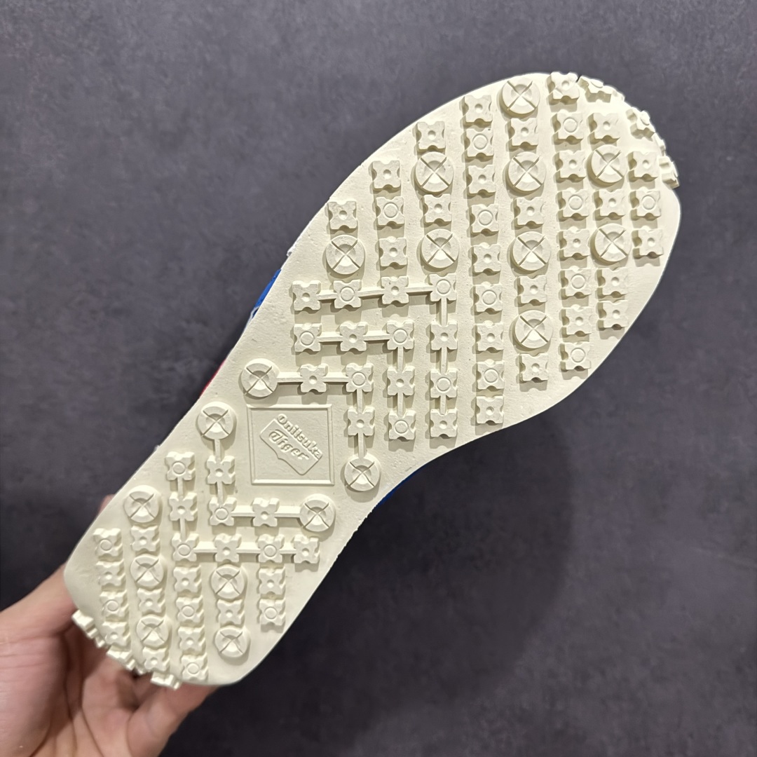 图片[9]-【公司级】Onitsuka Tiger鬼塚虎/鬼冢虎阿甘鞋EDR 78™休闲鞋78系列 中性休闲运动鞋 复古风的日常百搭神器它的设计灵感来源于经典跑步鞋，简约又不失时尚感。经典配色让整双鞋看起来特别温暖，搭配牛仔裤或者休闲裤都非常合适。鞋身采用优质材料制成，穿着起来轻便又舒适，长时间走路也不会觉得累。这双鞋的设计细节也很用心，鞋底纹路清晰，抓地力强，适合各种场合。无论是日常通勤还是周末出游，它都能成为你的最佳拍档。 尺码： 36-45 含半码 编码： FS220240-选品中心