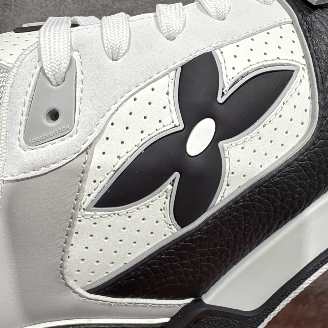 图片[4]-【海淘代购升级版】 现货当天可取 LV Trainer系列高奢运动鞋 黑白四叶草魔术贴 新款芯片顶级 潮人必备单品 同步ZP官网空胶工艺 鞋舌、挂饰均镶嵌NFC芯片感应装置 正确胶片断点式设计 中底正确还原原版油印字母比例 1：1原楦格板、楦头、刀磨全新升级！ 独家订制顶级压纹麂皮 原版开模TPU大底 质感原版一致 垫脚聚米微料加透气英伦网布 披靡市场任何版本！细节完美呈现！ 代购指定版本 全新升级最新双盒包装 扫码秒进官网！ 全套包装配件同比原版 尺码： 38-46-选品中心