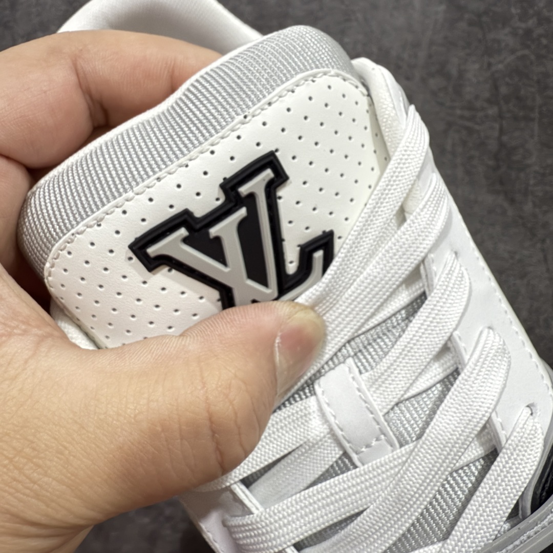图片[6]-【海淘代购升级版】 现货当天可取 LV Trainer系列高奢运动鞋 黑白四叶草魔术贴 新款芯片顶级 潮人必备单品 同步ZP官网空胶工艺 鞋舌、挂饰均镶嵌NFC芯片感应装置 正确胶片断点式设计 中底正确还原原版油印字母比例 1：1原楦格板、楦头、刀磨全新升级！ 独家订制顶级压纹麂皮 原版开模TPU大底 质感原版一致 垫脚聚米微料加透气英伦网布 披靡市场任何版本！细节完美呈现！ 代购指定版本 全新升级最新双盒包装 扫码秒进官网！ 全套包装配件同比原版 尺码： 38-46-选品中心