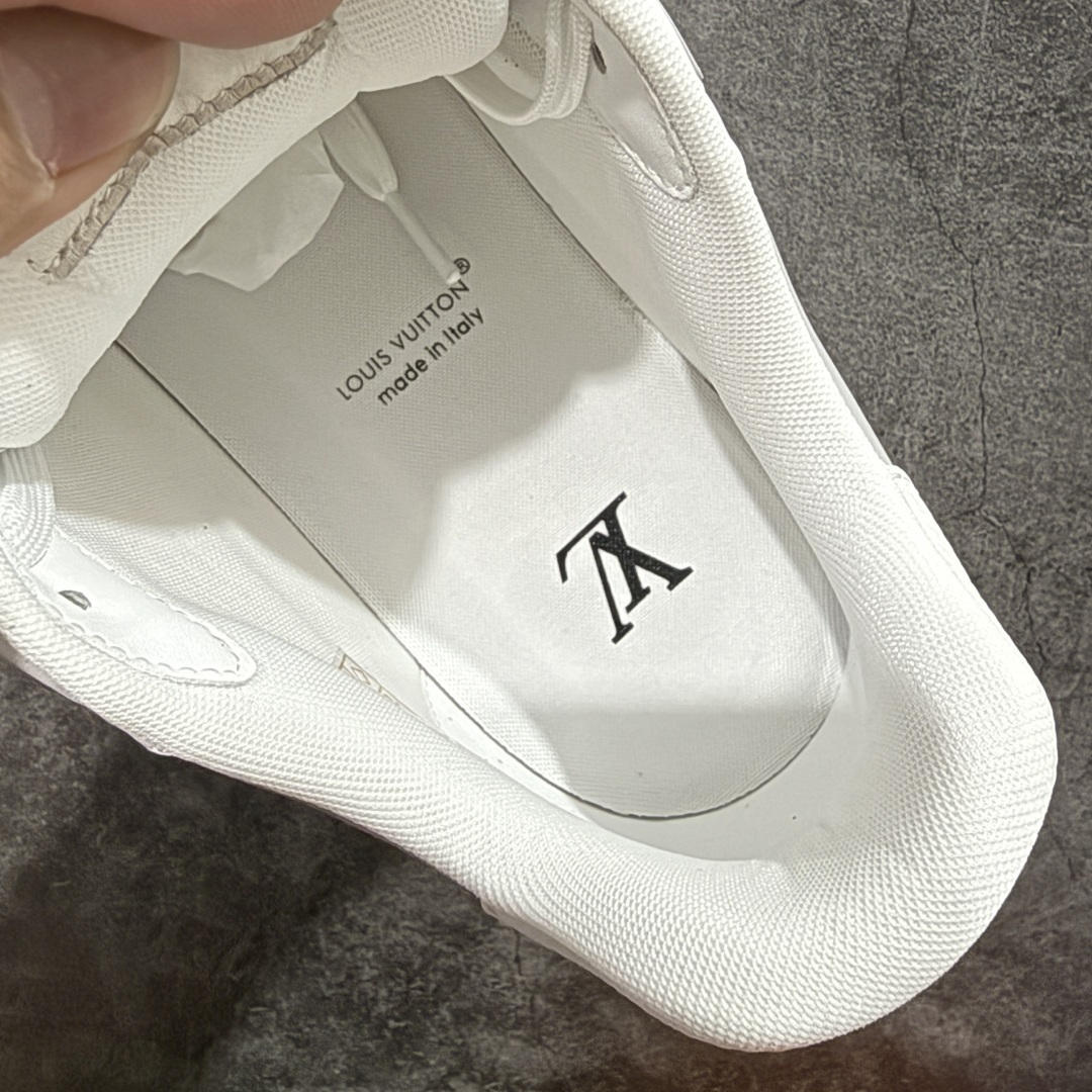 图片[8]-【海淘代购升级版】 现货当天可取 LV Trainer系列高奢运动鞋 黑白四叶草魔术贴 新款芯片顶级 潮人必备单品 同步ZP官网空胶工艺 鞋舌、挂饰均镶嵌NFC芯片感应装置 正确胶片断点式设计 中底正确还原原版油印字母比例 1：1原楦格板、楦头、刀磨全新升级！ 独家订制顶级压纹麂皮 原版开模TPU大底 质感原版一致 垫脚聚米微料加透气英伦网布 披靡市场任何版本！细节完美呈现！ 代购指定版本 全新升级最新双盒包装 扫码秒进官网！ 全套包装配件同比原版 尺码： 38-46-选品中心