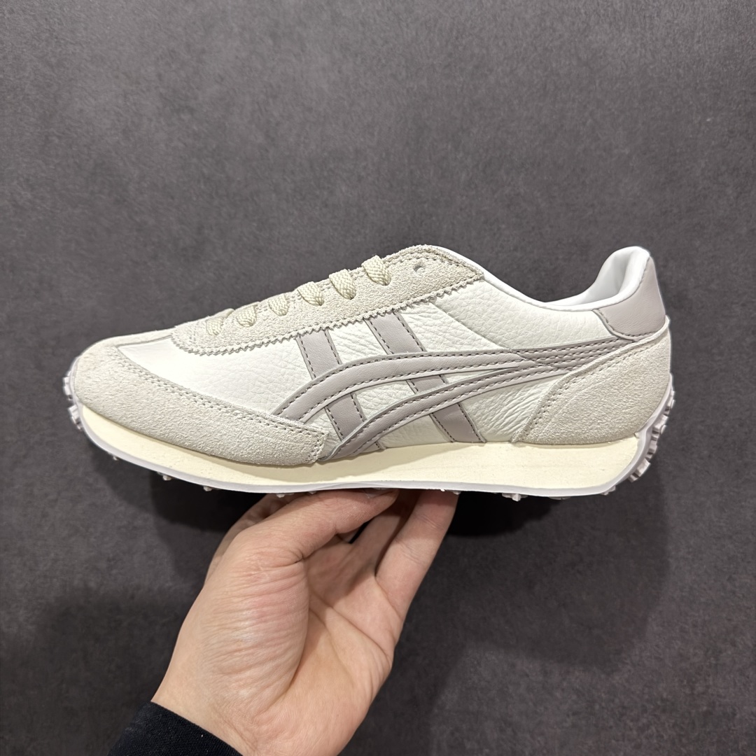 图片[2]-【公司级】Onitsuka Tiger鬼塚虎/鬼冢虎阿甘鞋EDR 78™休闲鞋78系列 中性休闲运动鞋 复古风的日常百搭神器它的设计灵感来源于经典跑步鞋，简约又不失时尚感。经典配色让整双鞋看起来特别温暖，搭配牛仔裤或者休闲裤都非常合适。鞋身采用优质材料制成，穿着起来轻便又舒适，长时间走路也不会觉得累。这双鞋的设计细节也很用心，鞋底纹路清晰，抓地力强，适合各种场合。无论是日常通勤还是周末出游，它都能成为你的最佳拍档。 尺码： 36-45 含半码 编码： FS220240-选品中心