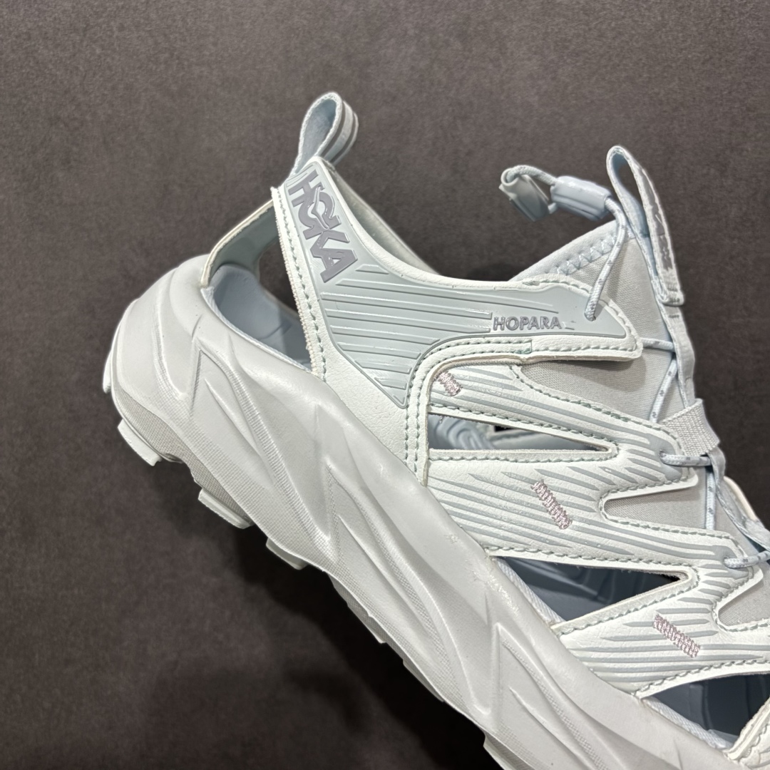 图片[6]-【绿x版】HOKA One One Hopara Sandals 霍帕拉系列水路两用溯溪涉水休闲户外露营凉鞋 作为先锋品牌的 HOKA ONE ONE总是以独特的方式 HOPA RA是一款溯溪鞋 又名排水鞋 可长期用于涉水和溯溪 保护脚底和脚趾的安全和舒适 鞋面材料速干 透气 耐磨 鞋底防滑 耐磨 抓地能力强 出于安全考虑 设计要求较高 涉水溯溪过程中 水 泥沙 可以直接从鞋内大孔排出 细纹鞋底使在岩石上抓地能力强 避免打滑 而上路后 鞋面具有快干透气等优点 尺码：36 36.5 37.5 38 39 40 40.5 41 42 42.5 43 44 45-选品中心