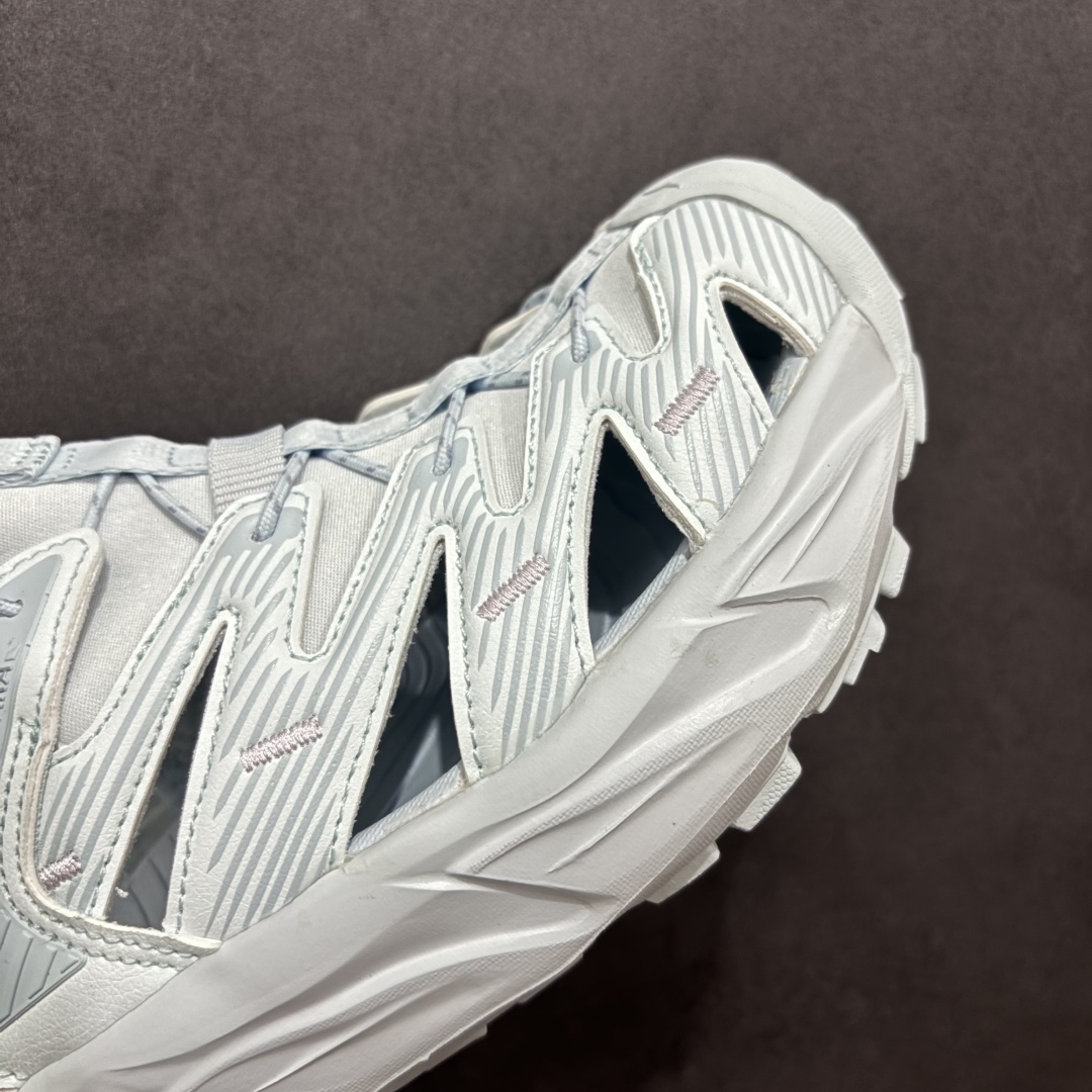 图片[5]-【绿x版】HOKA One One Hopara Sandals 霍帕拉系列水路两用溯溪涉水休闲户外露营凉鞋 作为先锋品牌的 HOKA ONE ONE总是以独特的方式 HOPA RA是一款溯溪鞋 又名排水鞋 可长期用于涉水和溯溪 保护脚底和脚趾的安全和舒适 鞋面材料速干 透气 耐磨 鞋底防滑 耐磨 抓地能力强 出于安全考虑 设计要求较高 涉水溯溪过程中 水 泥沙 可以直接从鞋内大孔排出 细纹鞋底使在岩石上抓地能力强 避免打滑 而上路后 鞋面具有快干透气等优点 尺码：36 36.5 37.5 38 39 40 40.5 41 42 42.5 43 44 45-选品中心