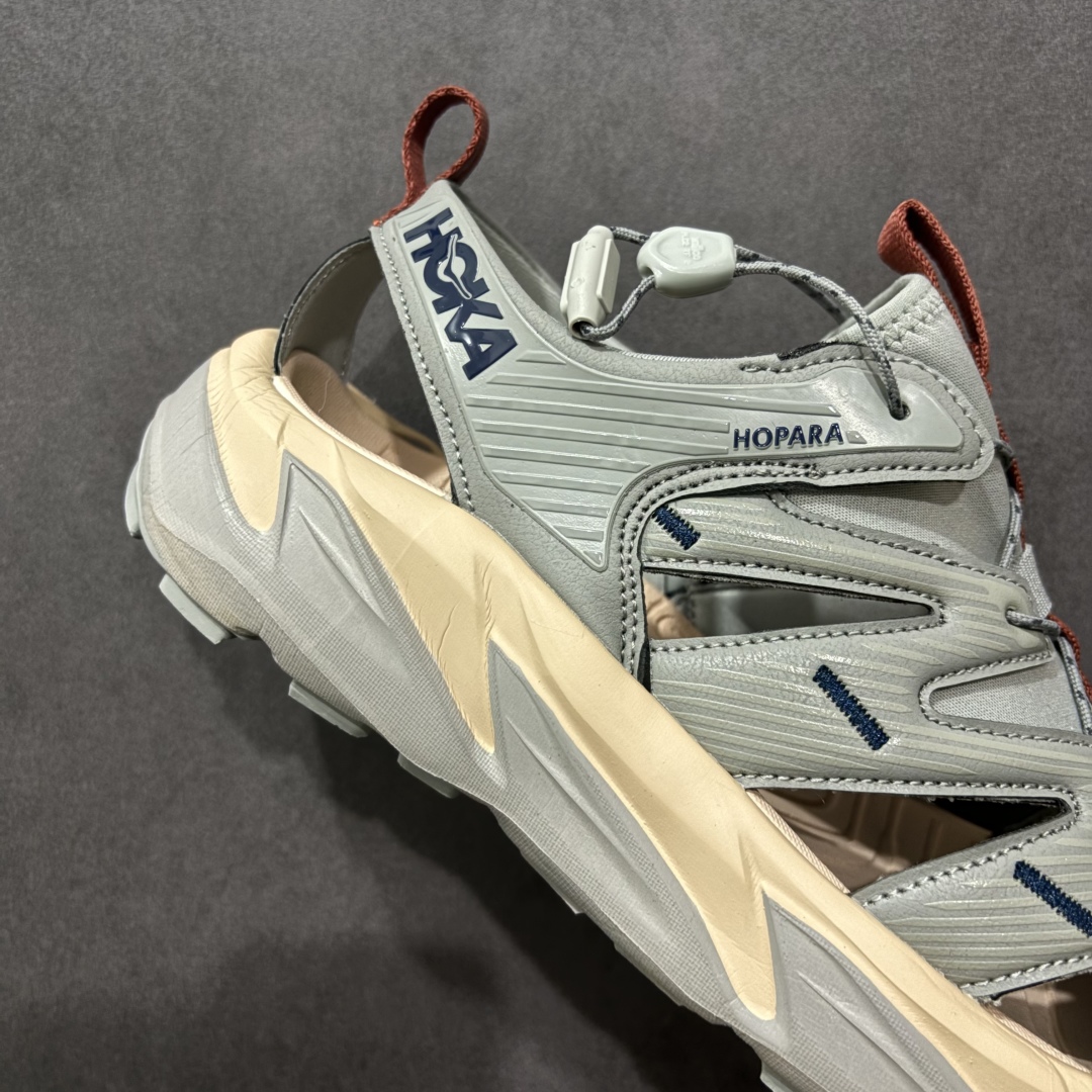 图片[6]-【绿x版】HOKA One One Hopara Sandals 霍帕拉系列水路两用溯溪涉水休闲户外露营凉鞋 作为先锋品牌的 HOKA ONE ONE总是以独特的方式 HOPA RA是一款溯溪鞋 又名排水鞋 可长期用于涉水和溯溪 保护脚底和脚趾的安全和舒适 鞋面材料速干 透气 耐磨 鞋底防滑 耐磨 抓地能力强 出于安全考虑 设计要求较高 涉水溯溪过程中 水 泥沙 可以直接从鞋内大孔排出 细纹鞋底使在岩石上抓地能力强 避免打滑 而上路后 鞋面具有快干透气等优点 尺码：36 36.5 37.5 38 39 40 40.5 41 42 42.5 43 44 45-选品中心