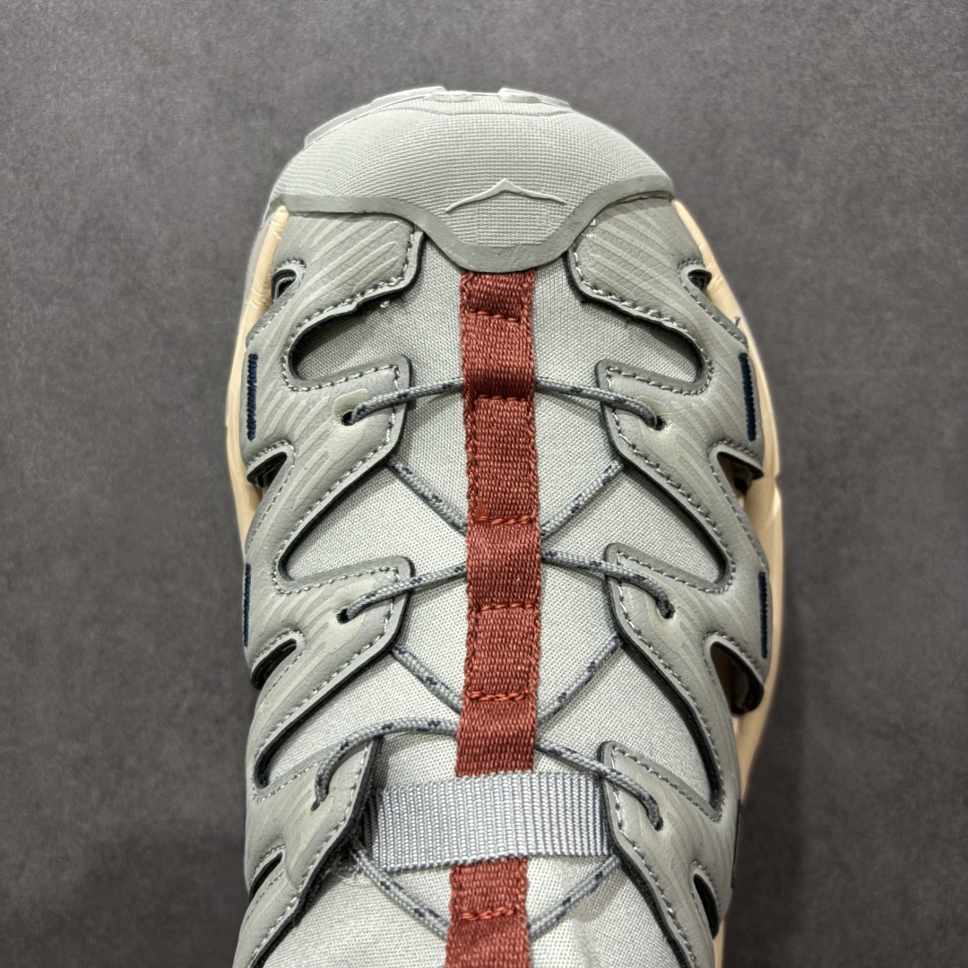 图片[8]-【绿x版】HOKA One One Hopara Sandals 霍帕拉系列水路两用溯溪涉水休闲户外露营凉鞋 作为先锋品牌的 HOKA ONE ONE总是以独特的方式 HOPA RA是一款溯溪鞋 又名排水鞋 可长期用于涉水和溯溪 保护脚底和脚趾的安全和舒适 鞋面材料速干 透气 耐磨 鞋底防滑 耐磨 抓地能力强 出于安全考虑 设计要求较高 涉水溯溪过程中 水 泥沙 可以直接从鞋内大孔排出 细纹鞋底使在岩石上抓地能力强 避免打滑 而上路后 鞋面具有快干透气等优点 尺码：36 36.5 37.5 38 39 40 40.5 41 42 42.5 43 44 45-选品中心