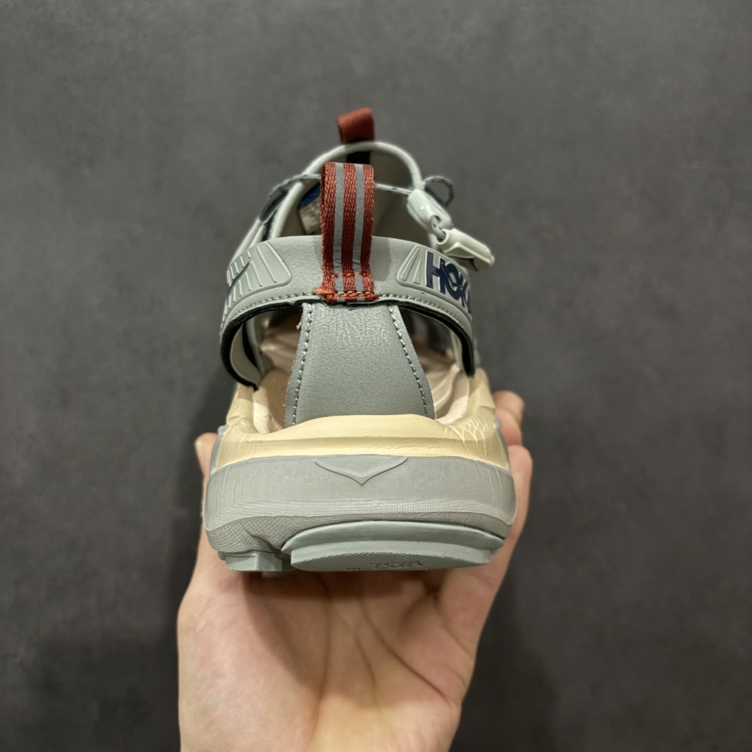 图片[4]-【绿x版】HOKA One One Hopara Sandals 霍帕拉系列水路两用溯溪涉水休闲户外露营凉鞋 作为先锋品牌的 HOKA ONE ONE总是以独特的方式 HOPA RA是一款溯溪鞋 又名排水鞋 可长期用于涉水和溯溪 保护脚底和脚趾的安全和舒适 鞋面材料速干 透气 耐磨 鞋底防滑 耐磨 抓地能力强 出于安全考虑 设计要求较高 涉水溯溪过程中 水 泥沙 可以直接从鞋内大孔排出 细纹鞋底使在岩石上抓地能力强 避免打滑 而上路后 鞋面具有快干透气等优点 尺码：36 36.5 37.5 38 39 40 40.5 41 42 42.5 43 44 45-选品中心