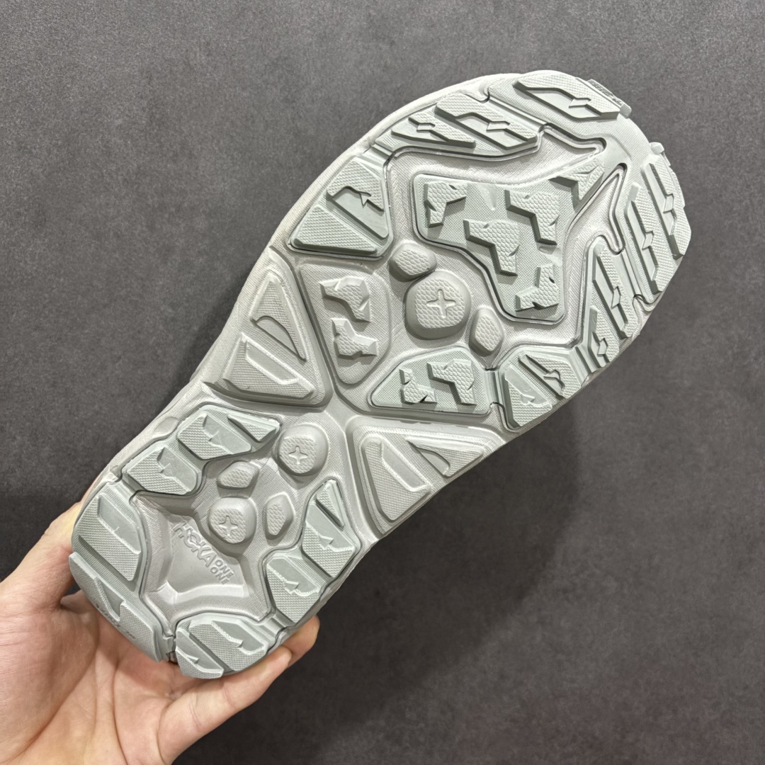 图片[9]-【绿x版】HOKA One One Hopara Sandals 霍帕拉系列水路两用溯溪涉水休闲户外露营凉鞋 作为先锋品牌的 HOKA ONE ONE总是以独特的方式 HOPA RA是一款溯溪鞋 又名排水鞋 可长期用于涉水和溯溪 保护脚底和脚趾的安全和舒适 鞋面材料速干 透气 耐磨 鞋底防滑 耐磨 抓地能力强 出于安全考虑 设计要求较高 涉水溯溪过程中 水 泥沙 可以直接从鞋内大孔排出 细纹鞋底使在岩石上抓地能力强 避免打滑 而上路后 鞋面具有快干透气等优点 尺码：36 36.5 37.5 38 39 40 40.5 41 42 42.5 43 44 45-选品中心