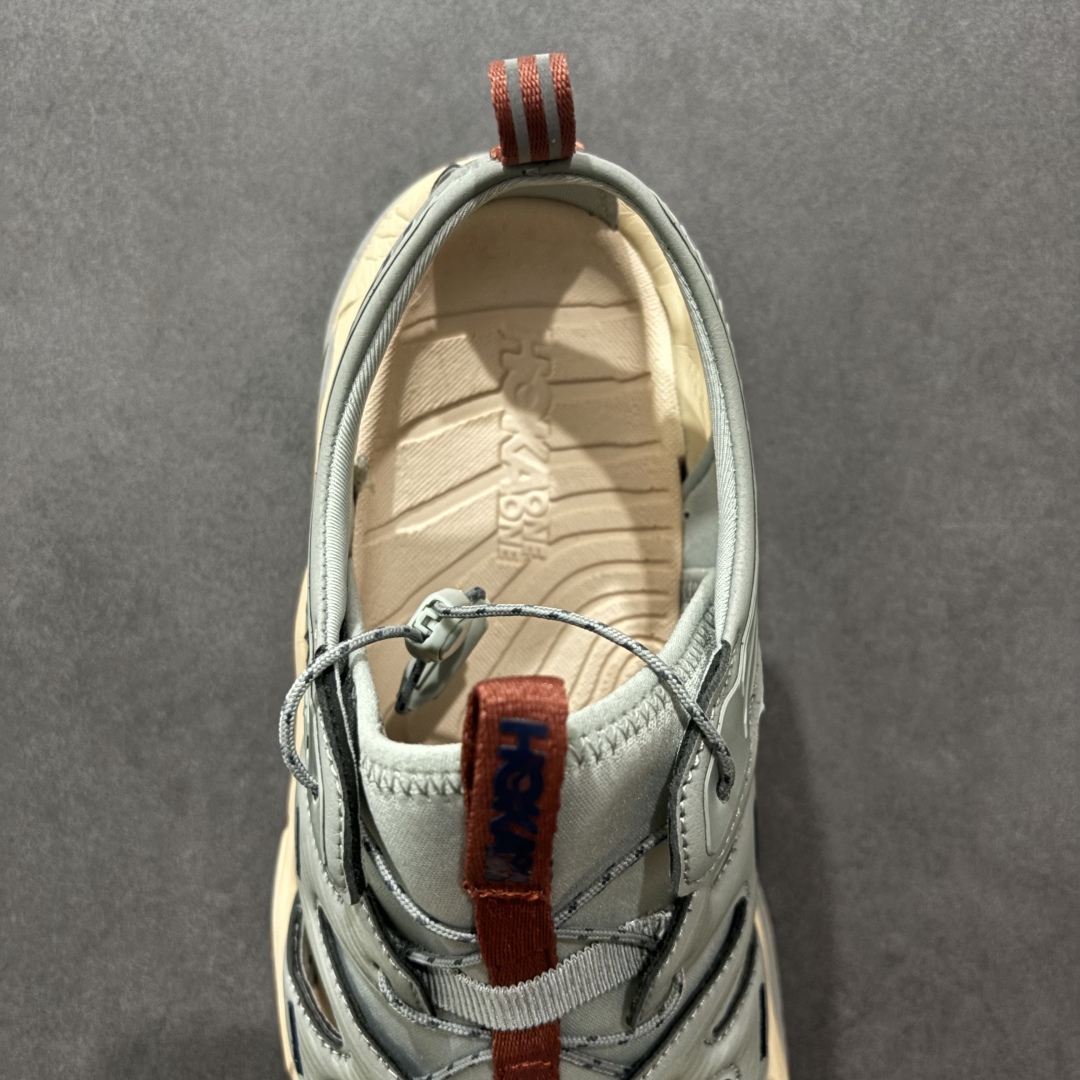 图片[7]-【绿x版】HOKA One One Hopara Sandals 霍帕拉系列水路两用溯溪涉水休闲户外露营凉鞋 作为先锋品牌的 HOKA ONE ONE总是以独特的方式 HOPA RA是一款溯溪鞋 又名排水鞋 可长期用于涉水和溯溪 保护脚底和脚趾的安全和舒适 鞋面材料速干 透气 耐磨 鞋底防滑 耐磨 抓地能力强 出于安全考虑 设计要求较高 涉水溯溪过程中 水 泥沙 可以直接从鞋内大孔排出 细纹鞋底使在岩石上抓地能力强 避免打滑 而上路后 鞋面具有快干透气等优点 尺码：36 36.5 37.5 38 39 40 40.5 41 42 42.5 43 44 45-选品中心