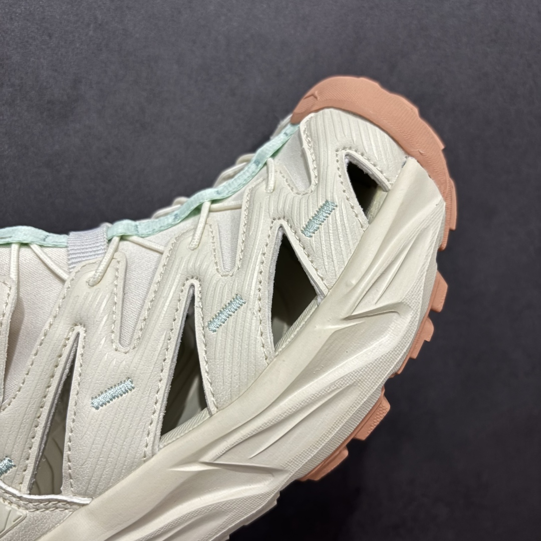 图片[5]-【绿x版】HOKA One One Hopara Sandals 霍帕拉系列水路两用溯溪涉水休闲户外露营凉鞋 作为先锋品牌的 HOKA ONE ONE总是以独特的方式 HOPA RA是一款溯溪鞋 又名排水鞋 可长期用于涉水和溯溪 保护脚底和脚趾的安全和舒适 鞋面材料速干 透气 耐磨 鞋底防滑 耐磨 抓地能力强 出于安全考虑 设计要求较高 涉水溯溪过程中 水 泥沙 可以直接从鞋内大孔排出 细纹鞋底使在岩石上抓地能力强 避免打滑 而上路后 鞋面具有快干透气等优点 尺码：36 36.5 37.5 38 39 40 40.5 41 42 42.5 43 44 45-选品中心