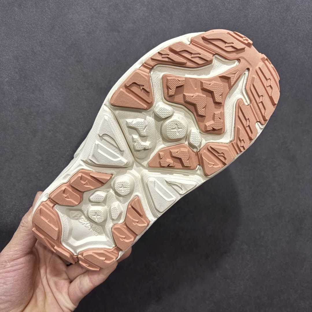 图片[9]-【绿x版】HOKA One One Hopara Sandals 霍帕拉系列水路两用溯溪涉水休闲户外露营凉鞋 作为先锋品牌的 HOKA ONE ONE总是以独特的方式 HOPA RA是一款溯溪鞋 又名排水鞋 可长期用于涉水和溯溪 保护脚底和脚趾的安全和舒适 鞋面材料速干 透气 耐磨 鞋底防滑 耐磨 抓地能力强 出于安全考虑 设计要求较高 涉水溯溪过程中 水 泥沙 可以直接从鞋内大孔排出 细纹鞋底使在岩石上抓地能力强 避免打滑 而上路后 鞋面具有快干透气等优点 尺码：36 36.5 37.5 38 39 40 40.5 41 42 42.5 43 44 45-选品中心