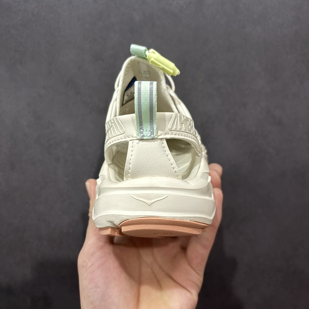 图片[4]-【绿x版】HOKA One One Hopara Sandals 霍帕拉系列水路两用溯溪涉水休闲户外露营凉鞋 作为先锋品牌的 HOKA ONE ONE总是以独特的方式 HOPA RA是一款溯溪鞋 又名排水鞋 可长期用于涉水和溯溪 保护脚底和脚趾的安全和舒适 鞋面材料速干 透气 耐磨 鞋底防滑 耐磨 抓地能力强 出于安全考虑 设计要求较高 涉水溯溪过程中 水 泥沙 可以直接从鞋内大孔排出 细纹鞋底使在岩石上抓地能力强 避免打滑 而上路后 鞋面具有快干透气等优点 尺码：36 36.5 37.5 38 39 40 40.5 41 42 42.5 43 44 45-选品中心