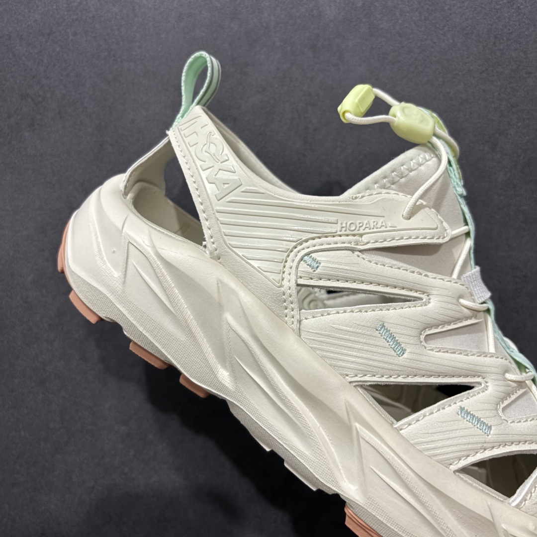 图片[6]-【绿x版】HOKA One One Hopara Sandals 霍帕拉系列水路两用溯溪涉水休闲户外露营凉鞋 作为先锋品牌的 HOKA ONE ONE总是以独特的方式 HOPA RA是一款溯溪鞋 又名排水鞋 可长期用于涉水和溯溪 保护脚底和脚趾的安全和舒适 鞋面材料速干 透气 耐磨 鞋底防滑 耐磨 抓地能力强 出于安全考虑 设计要求较高 涉水溯溪过程中 水 泥沙 可以直接从鞋内大孔排出 细纹鞋底使在岩石上抓地能力强 避免打滑 而上路后 鞋面具有快干透气等优点 尺码：36 36.5 37.5 38 39 40 40.5 41 42 42.5 43 44 45-选品中心
