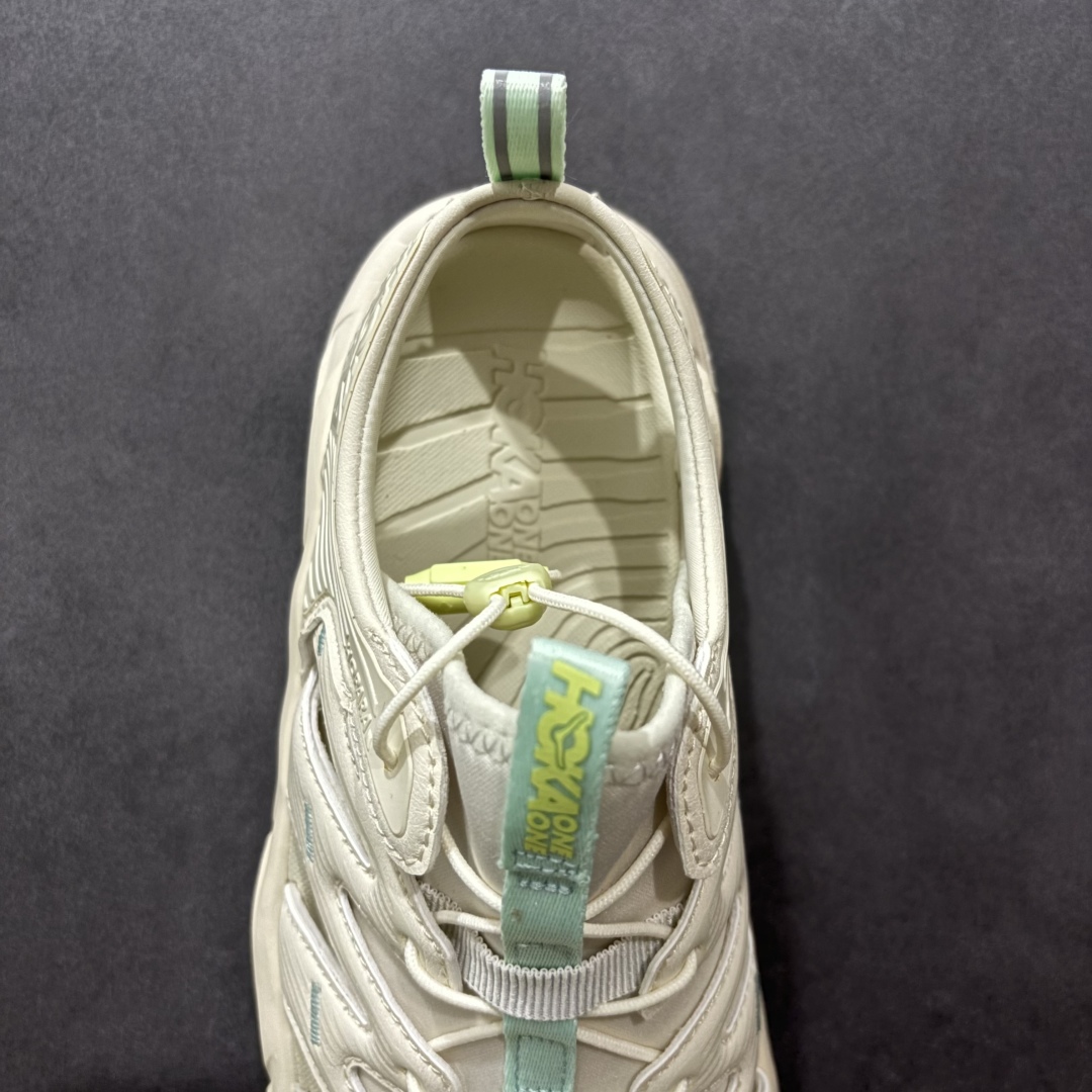 图片[7]-【绿x版】HOKA One One Hopara Sandals 霍帕拉系列水路两用溯溪涉水休闲户外露营凉鞋 作为先锋品牌的 HOKA ONE ONE总是以独特的方式 HOPA RA是一款溯溪鞋 又名排水鞋 可长期用于涉水和溯溪 保护脚底和脚趾的安全和舒适 鞋面材料速干 透气 耐磨 鞋底防滑 耐磨 抓地能力强 出于安全考虑 设计要求较高 涉水溯溪过程中 水 泥沙 可以直接从鞋内大孔排出 细纹鞋底使在岩石上抓地能力强 避免打滑 而上路后 鞋面具有快干透气等优点 尺码：36 36.5 37.5 38 39 40 40.5 41 42 42.5 43 44 45-选品中心